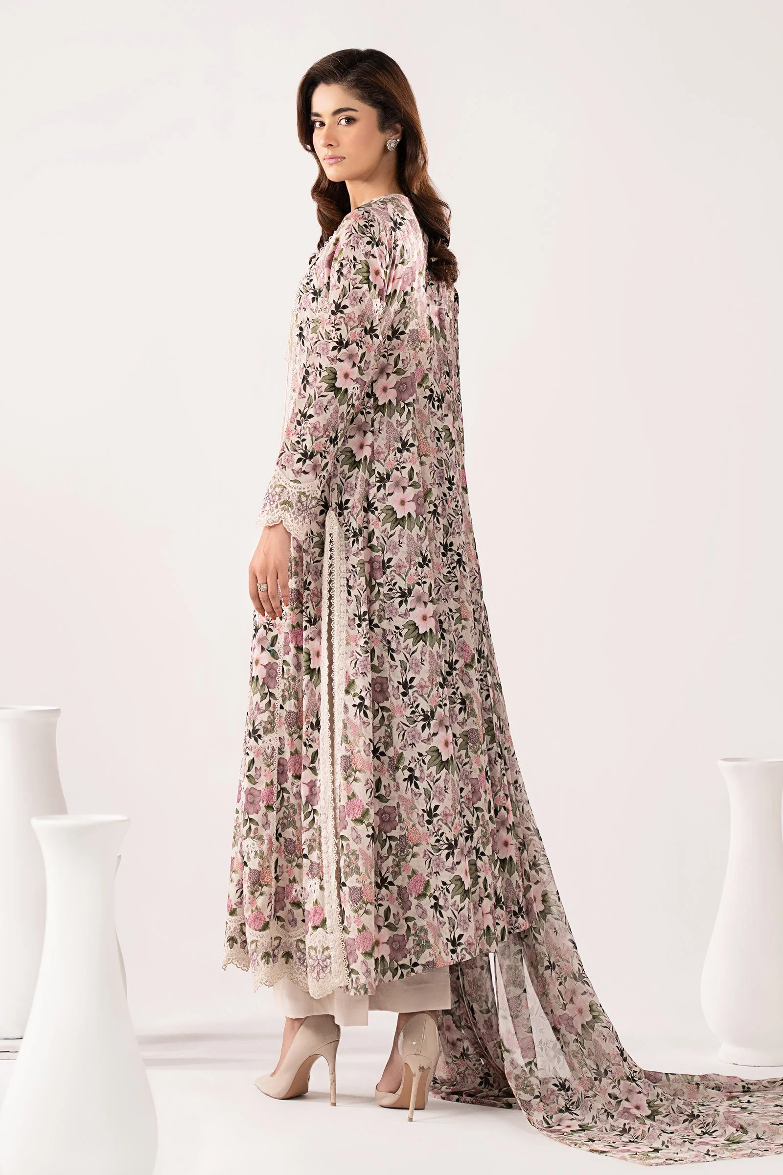 3 Piece Embroidered Lawn Suit - Image 9