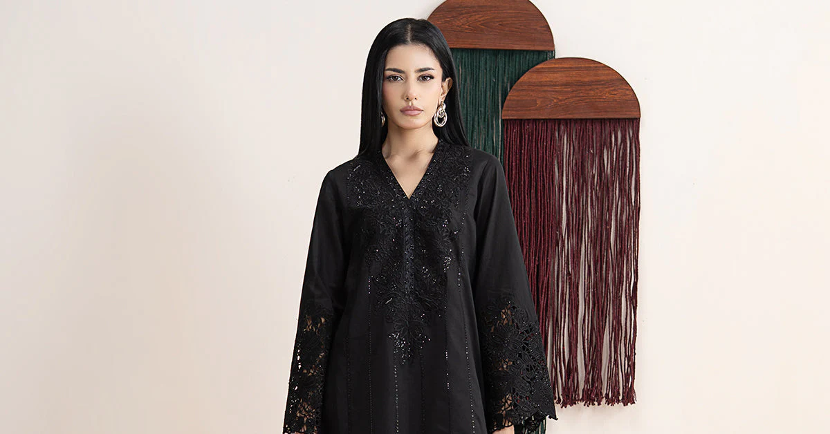 3 Piece Embroidered Lawn Suit - Image 11