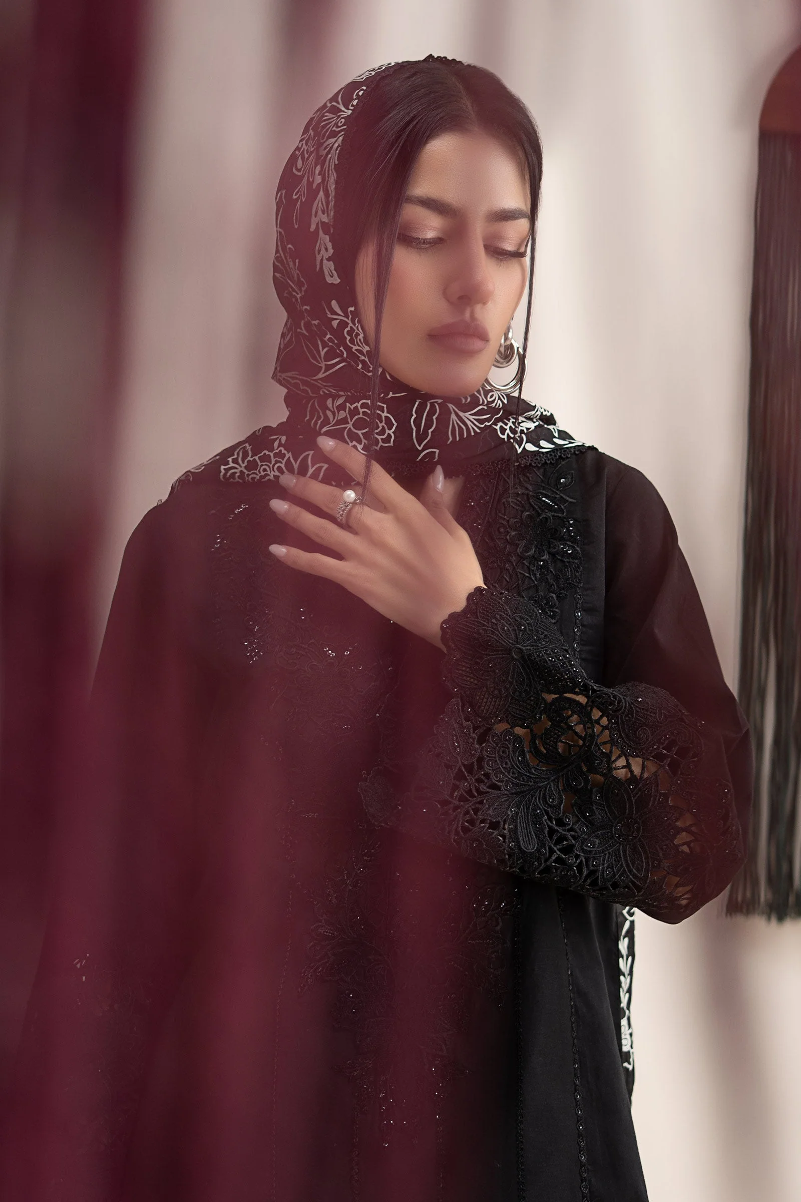 3 Piece Embroidered Lawn Suit - Image 3