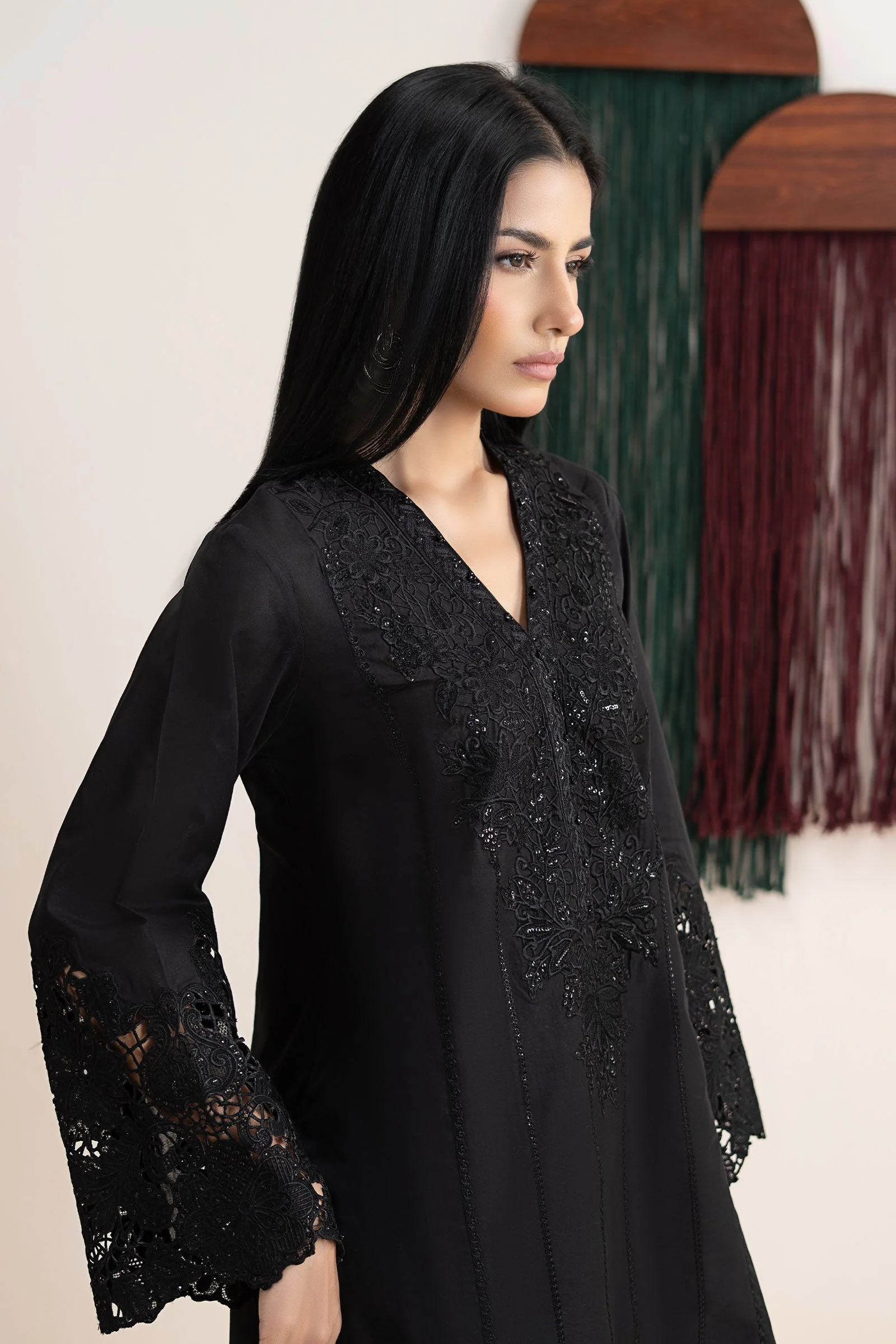 3 Piece Embroidered Lawn Suit - Image 5