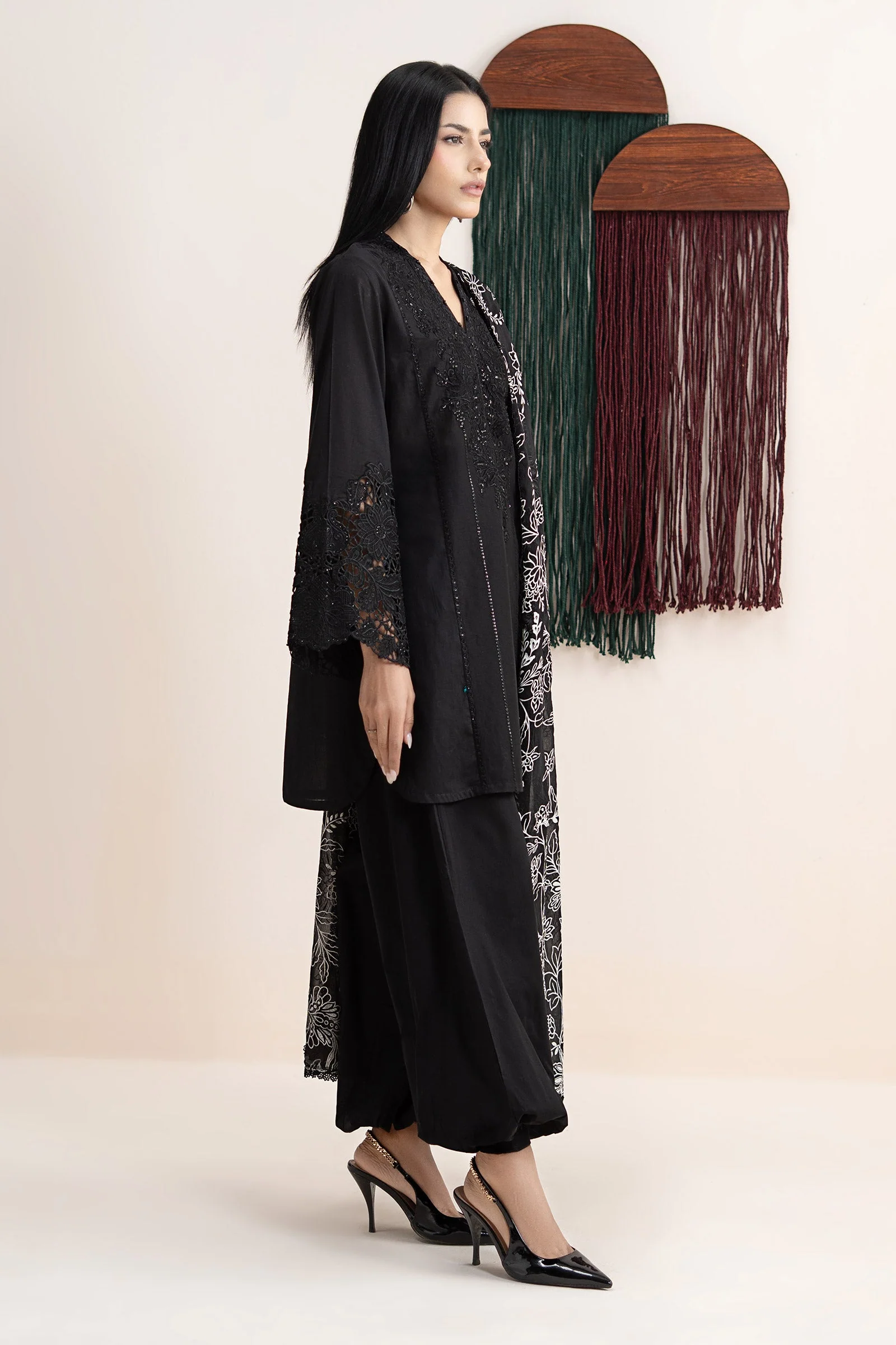 3 Piece Embroidered Lawn Suit - Image 9