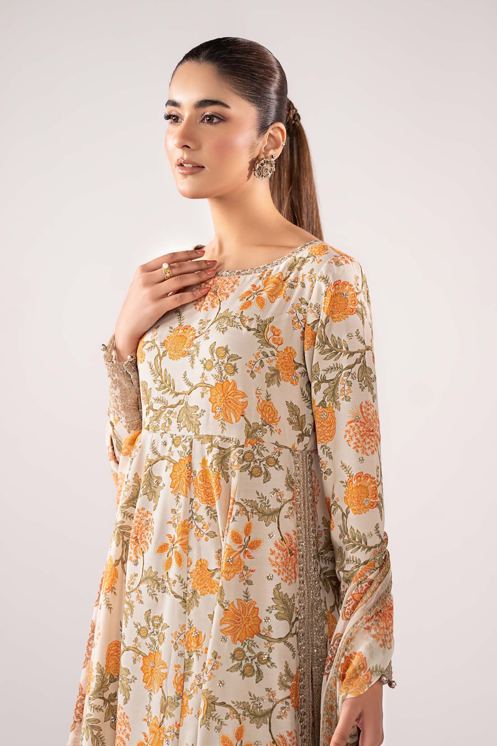 3 Piece Embroidered Lawn Suit - Image 2