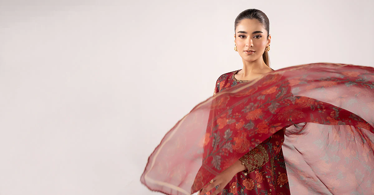3 Piece Embroidered Lawn Suit - Image 10
