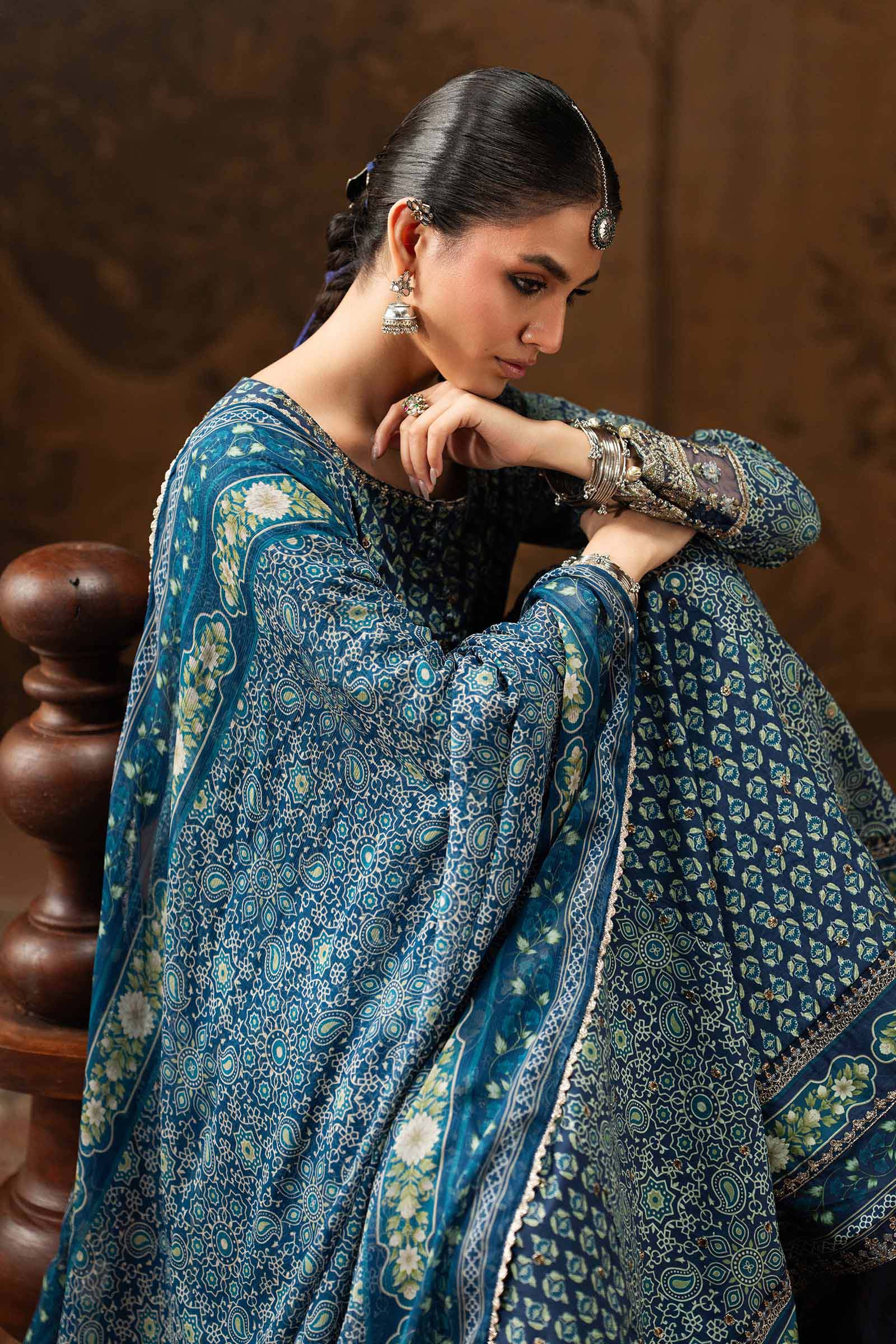 3 Piece Embroidered Lawn Suit - Image 6