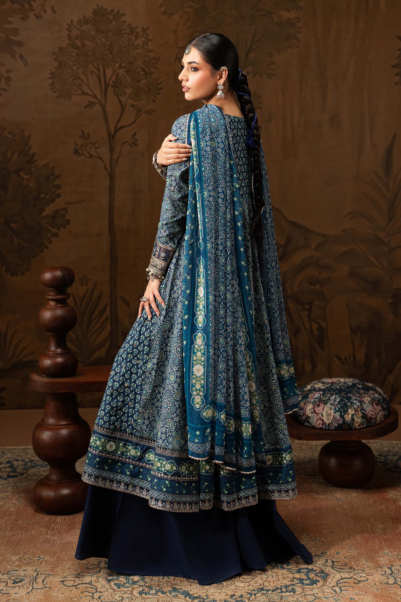 3 Piece Embroidered Lawn Suit - Image 8