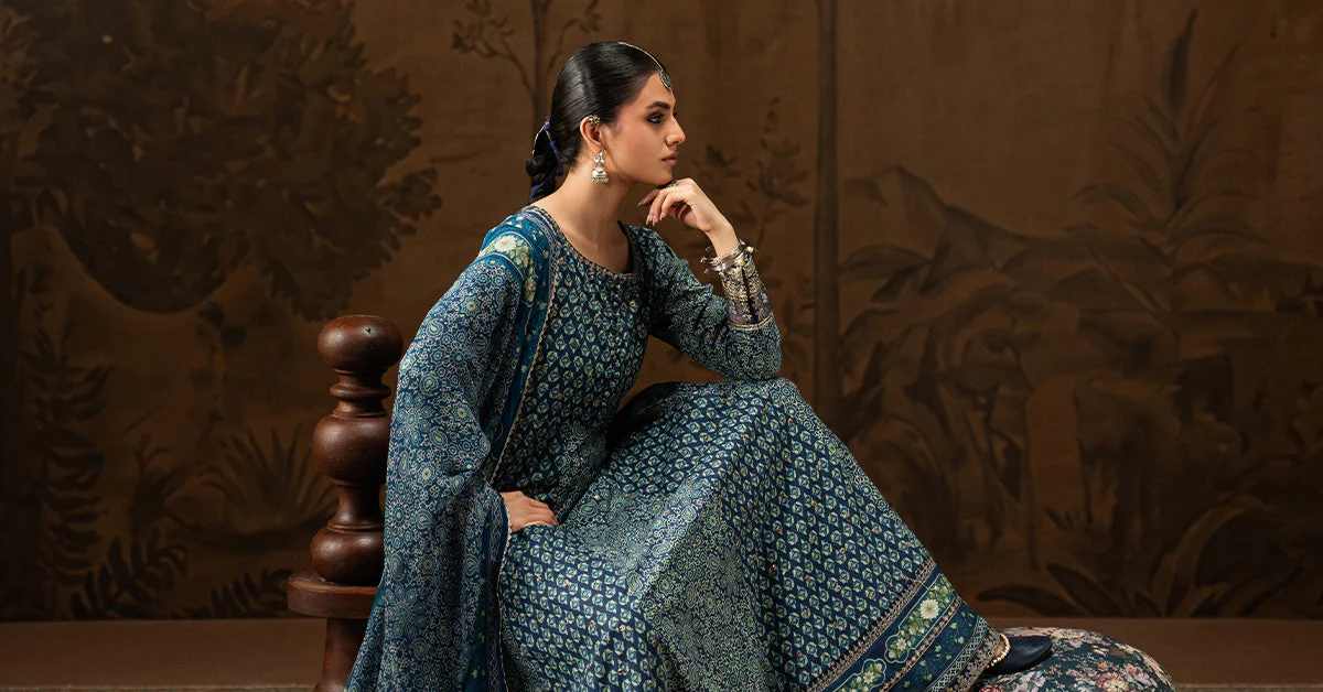 3 Piece Embroidered Lawn Suit - Image 9