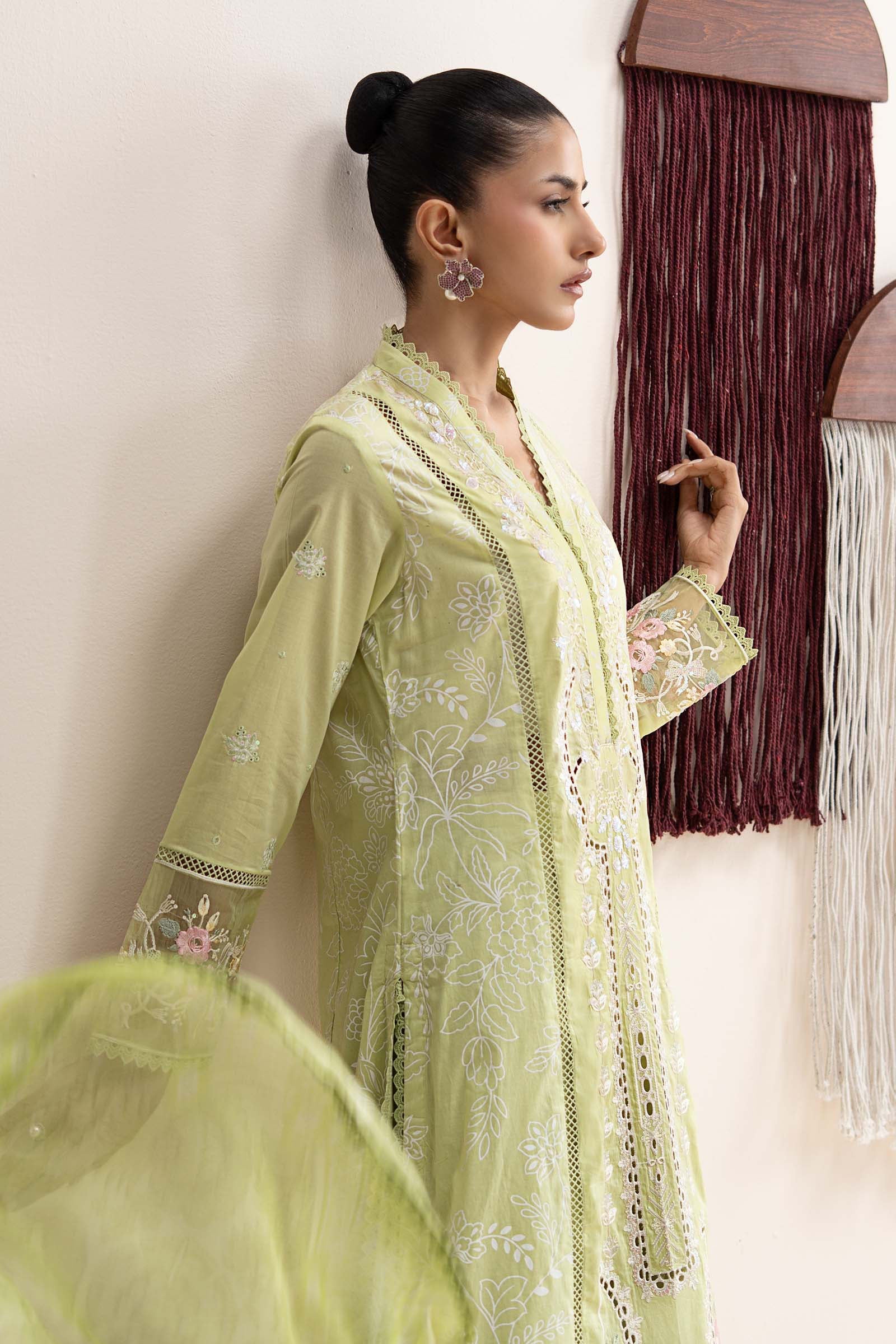 3 Piece Embroidered Lawn Suit - Image 2