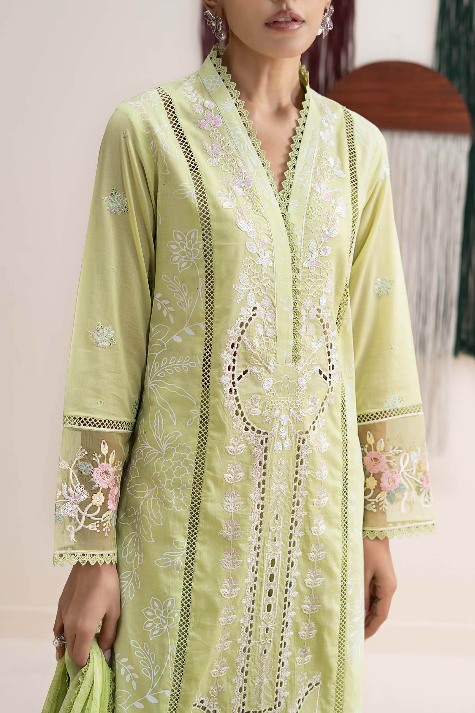 3 Piece Embroidered Lawn Suit - Image 3