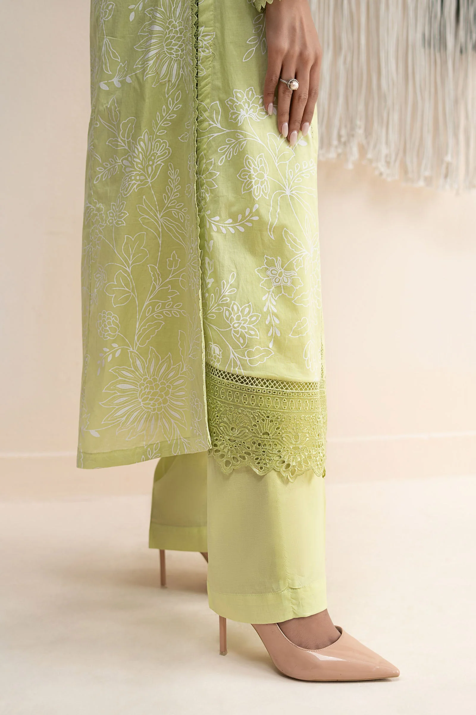 3 Piece Embroidered Lawn Suit - Image 4