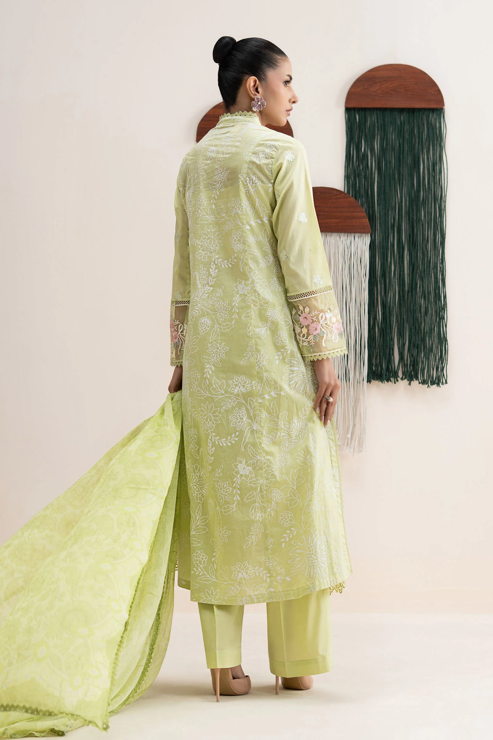 3 Piece Embroidered Lawn Suit - Image 7