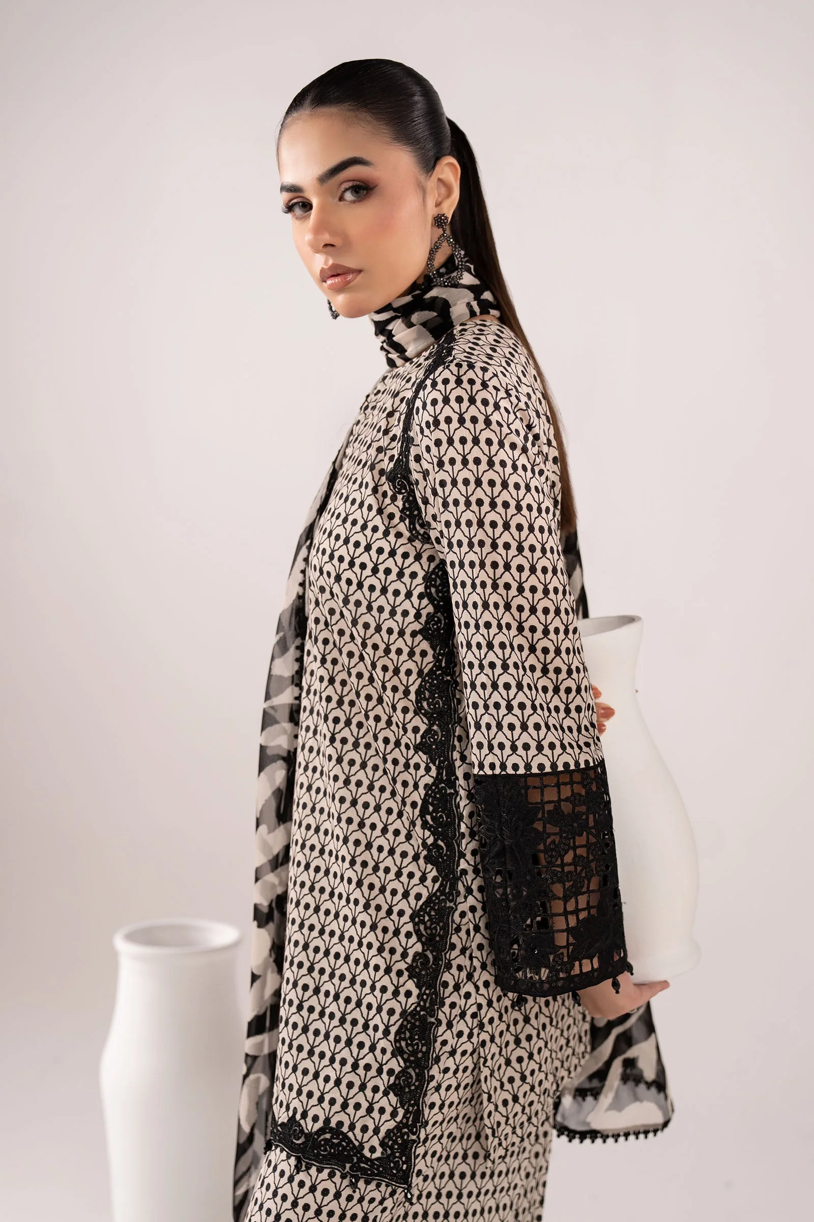 3 Piece Embroidered Lawn Suit - Image 2
