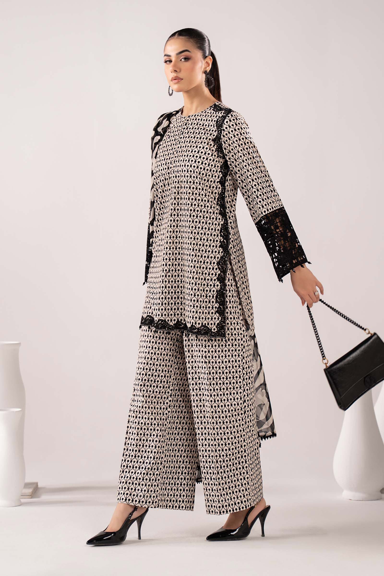 3 Piece Embroidered Lawn Suit - Image 3