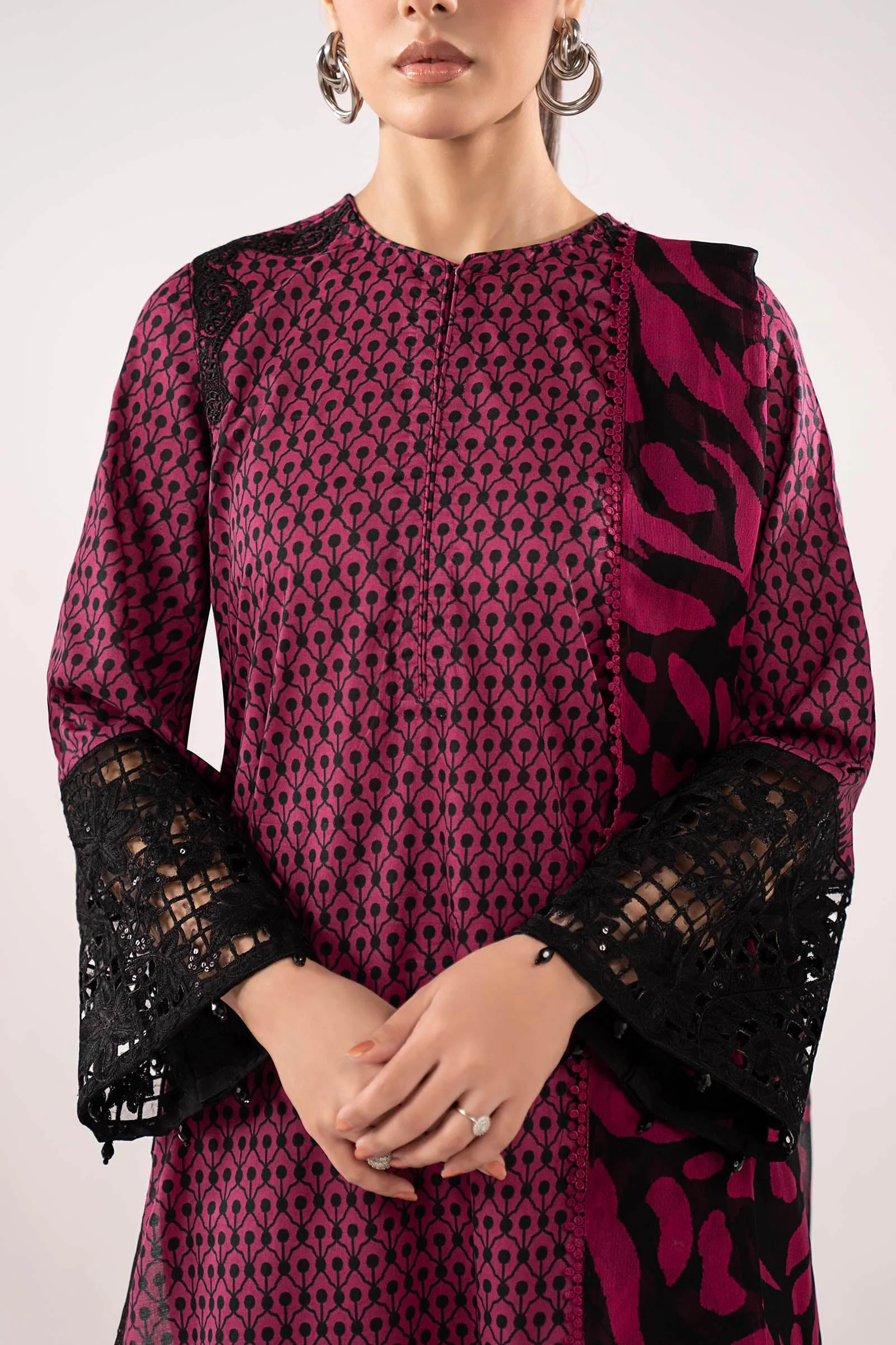 3 Piece Embroidered Lawn Suit - Image 3