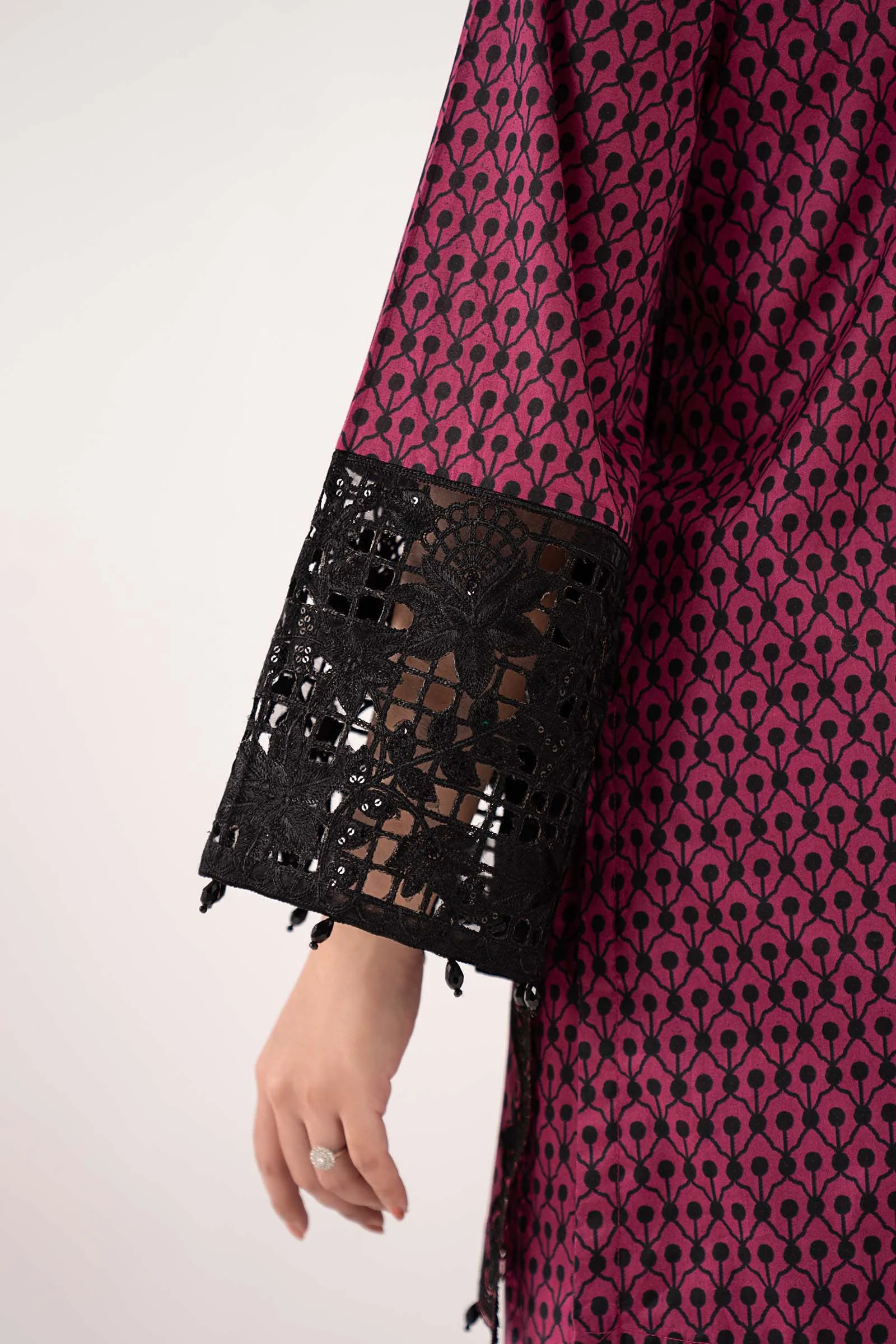 3 Piece Embroidered Lawn Suit - Image 4
