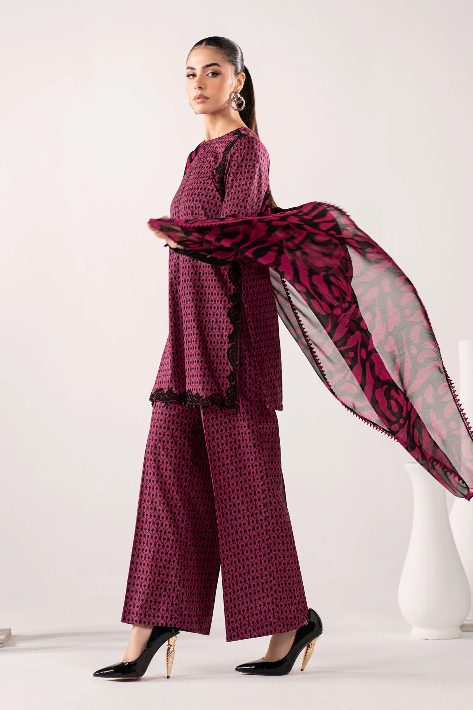 3 Piece Embroidered Lawn Suit - Image 7