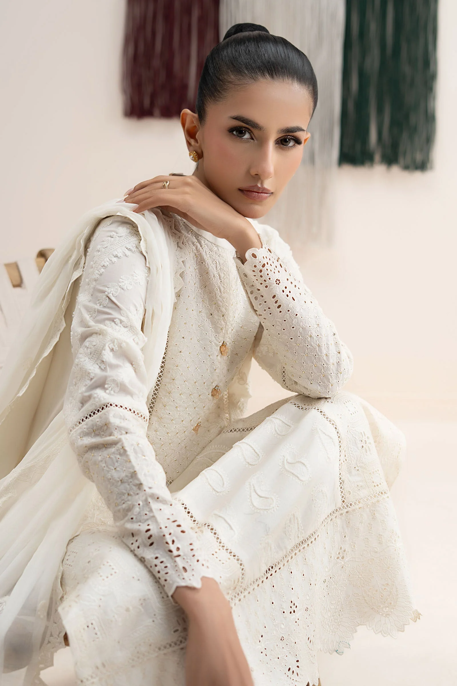 3 Piece Embroidered Lawn Suit - Image 4