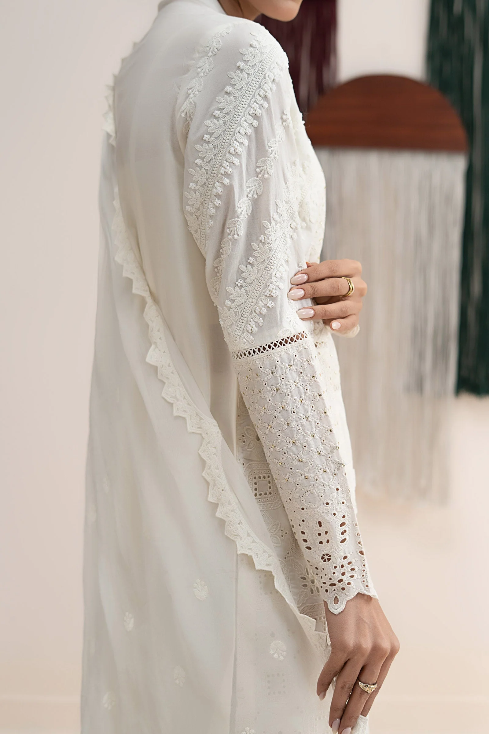 3 Piece Embroidered Lawn Suit - Image 5