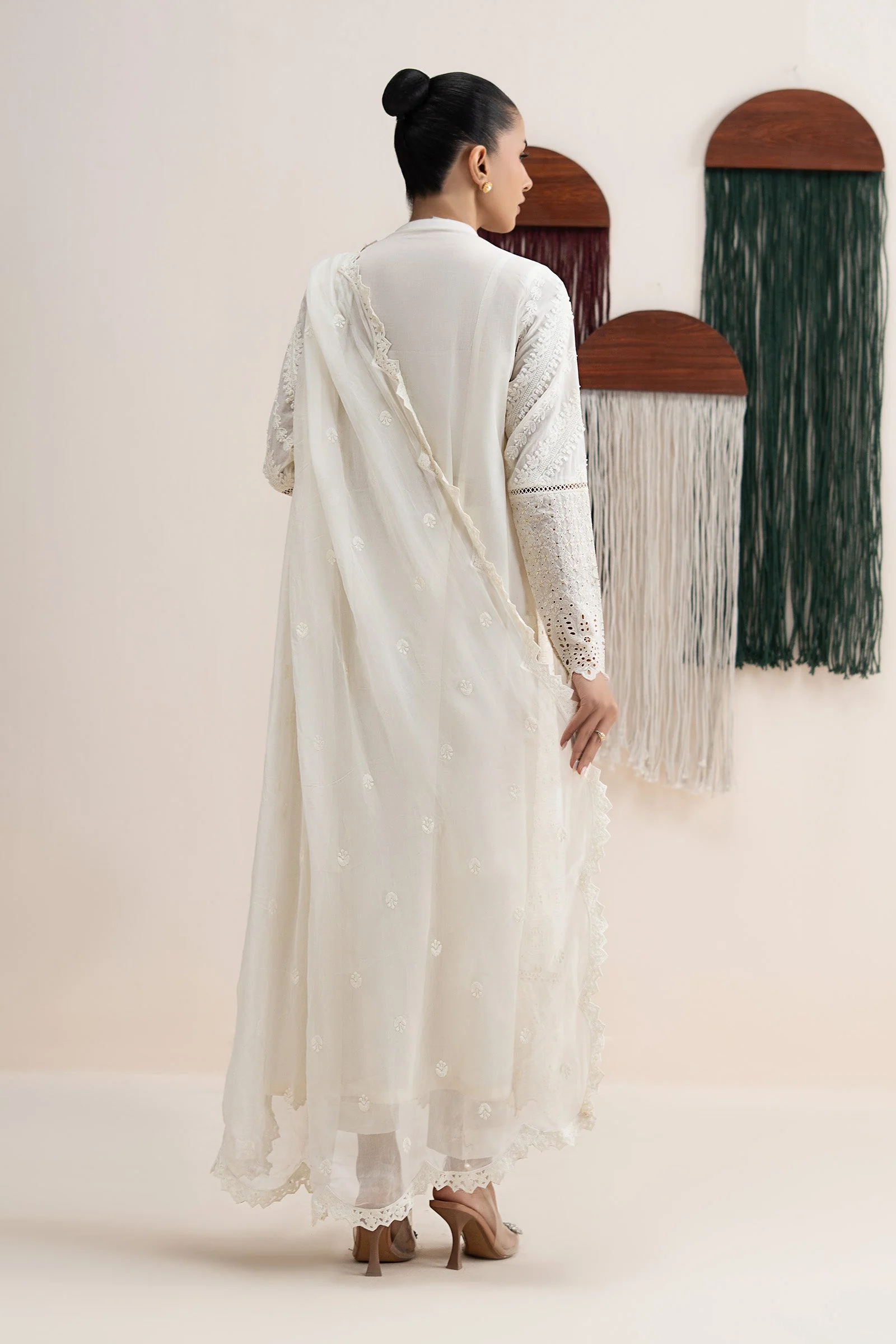 3 Piece Embroidered Lawn Suit - Image 9