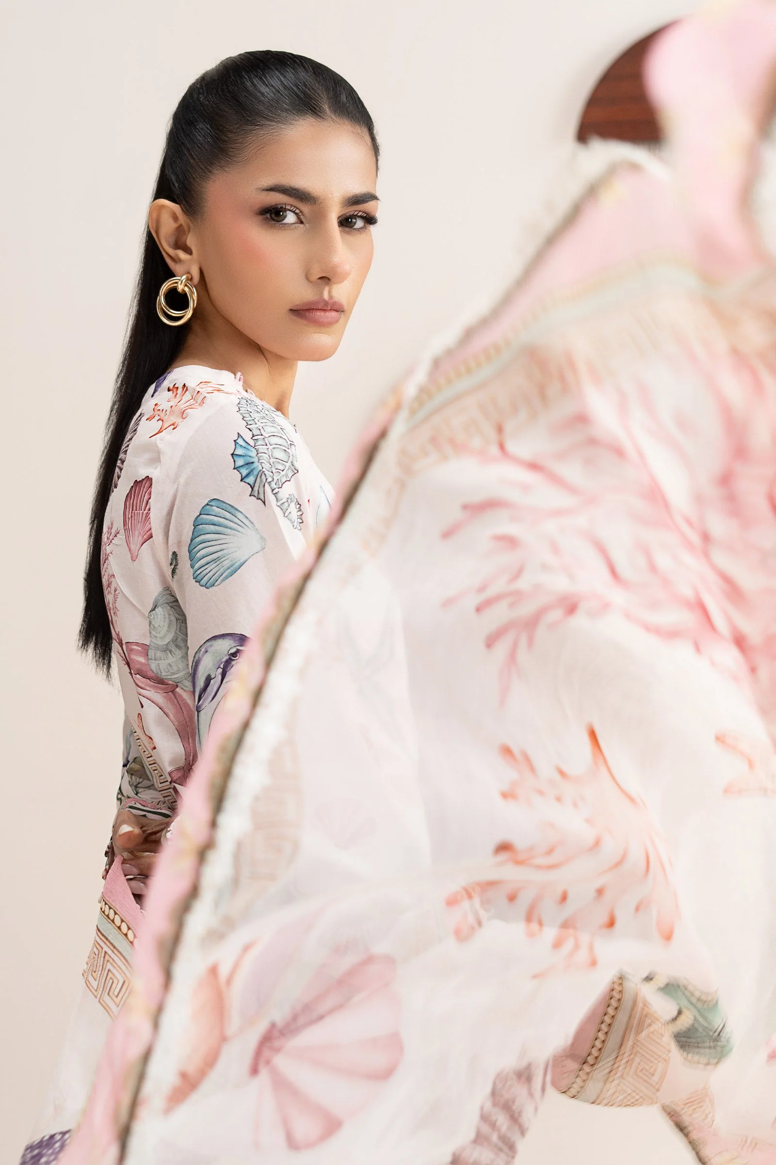 3 Piece Embroidered Lawn Suit - Image 5