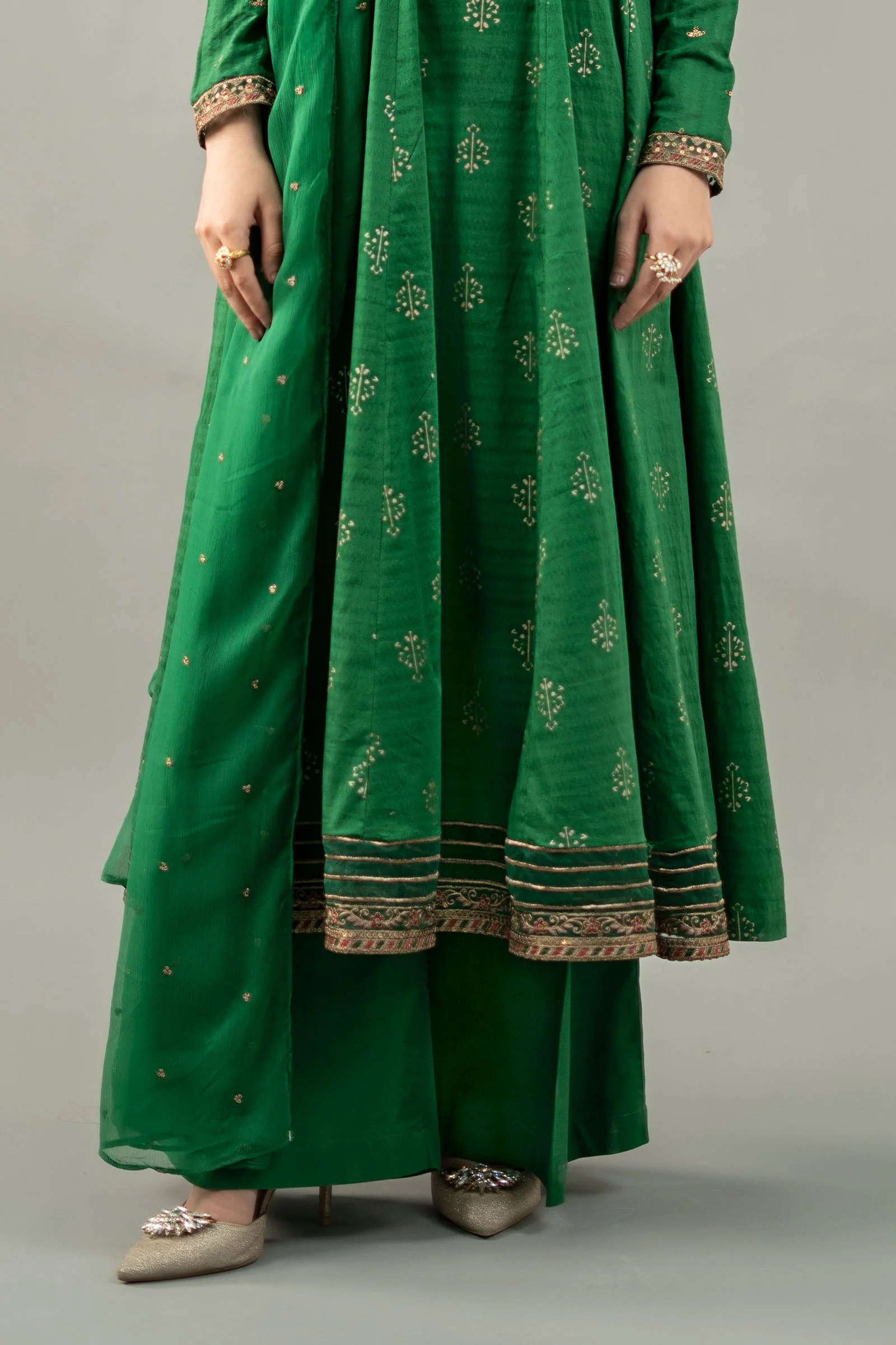 3 Piece Embroidered Suit - Image 4