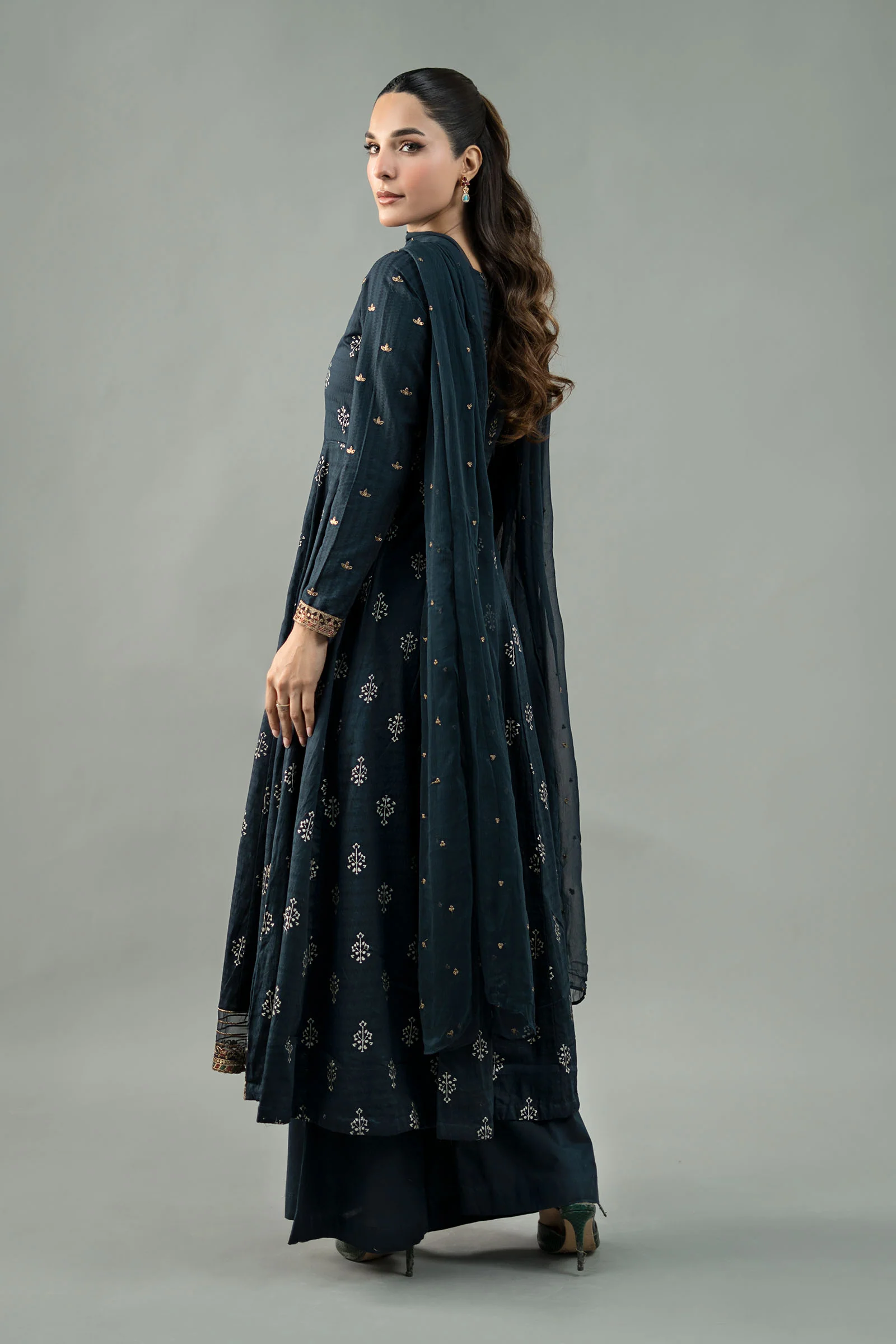 3 Piece Embroidered Suit - Image 6