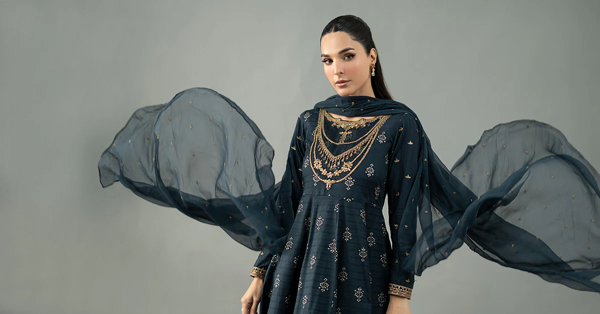 3 Piece Embroidered Suit - Image 7