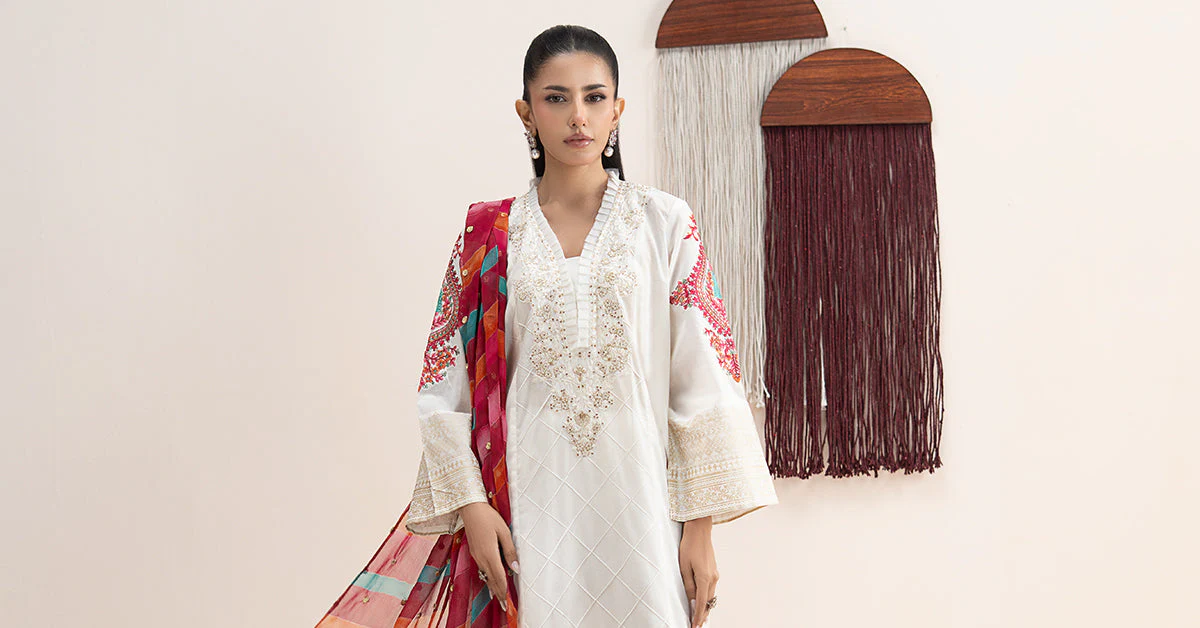 3 Piece Embroidered Lawn Suit - Image 10