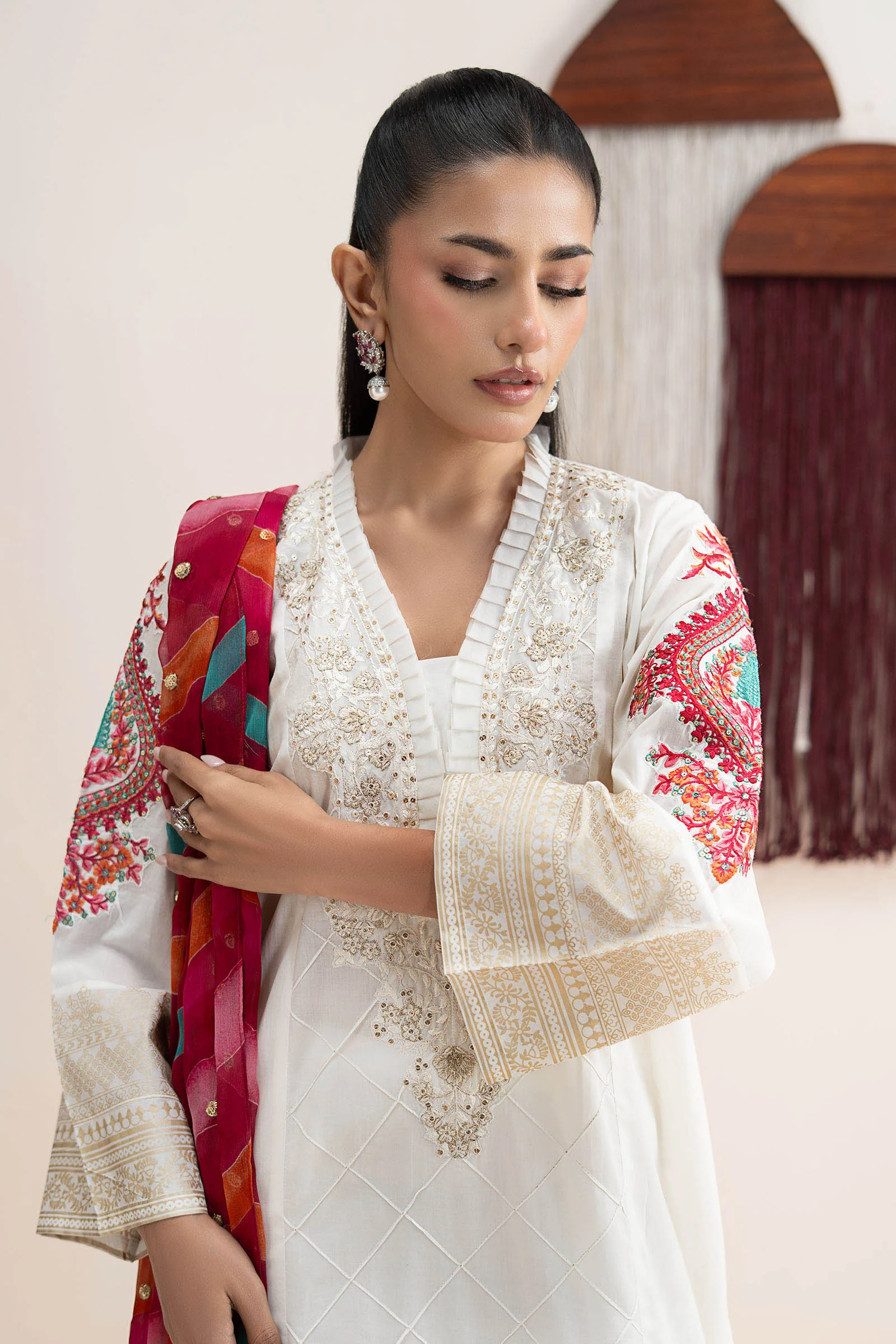 3 Piece Embroidered Lawn Suit - Image 2