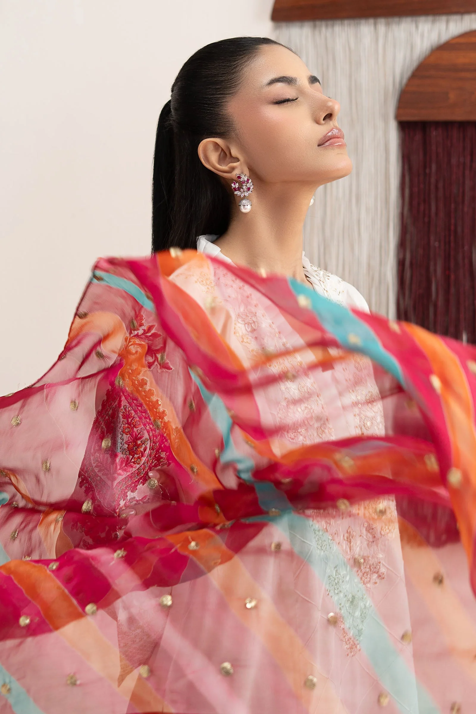 3 Piece Embroidered Lawn Suit - Image 4