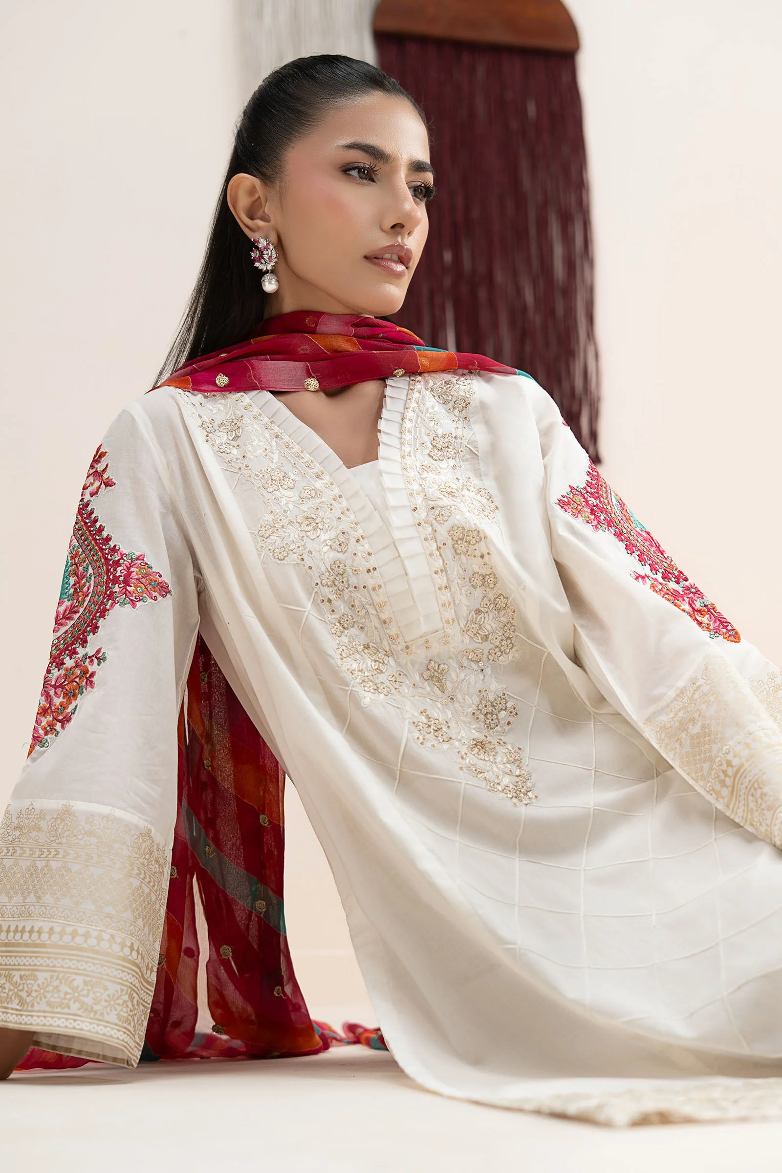 3 Piece Embroidered Lawn Suit - Image 5