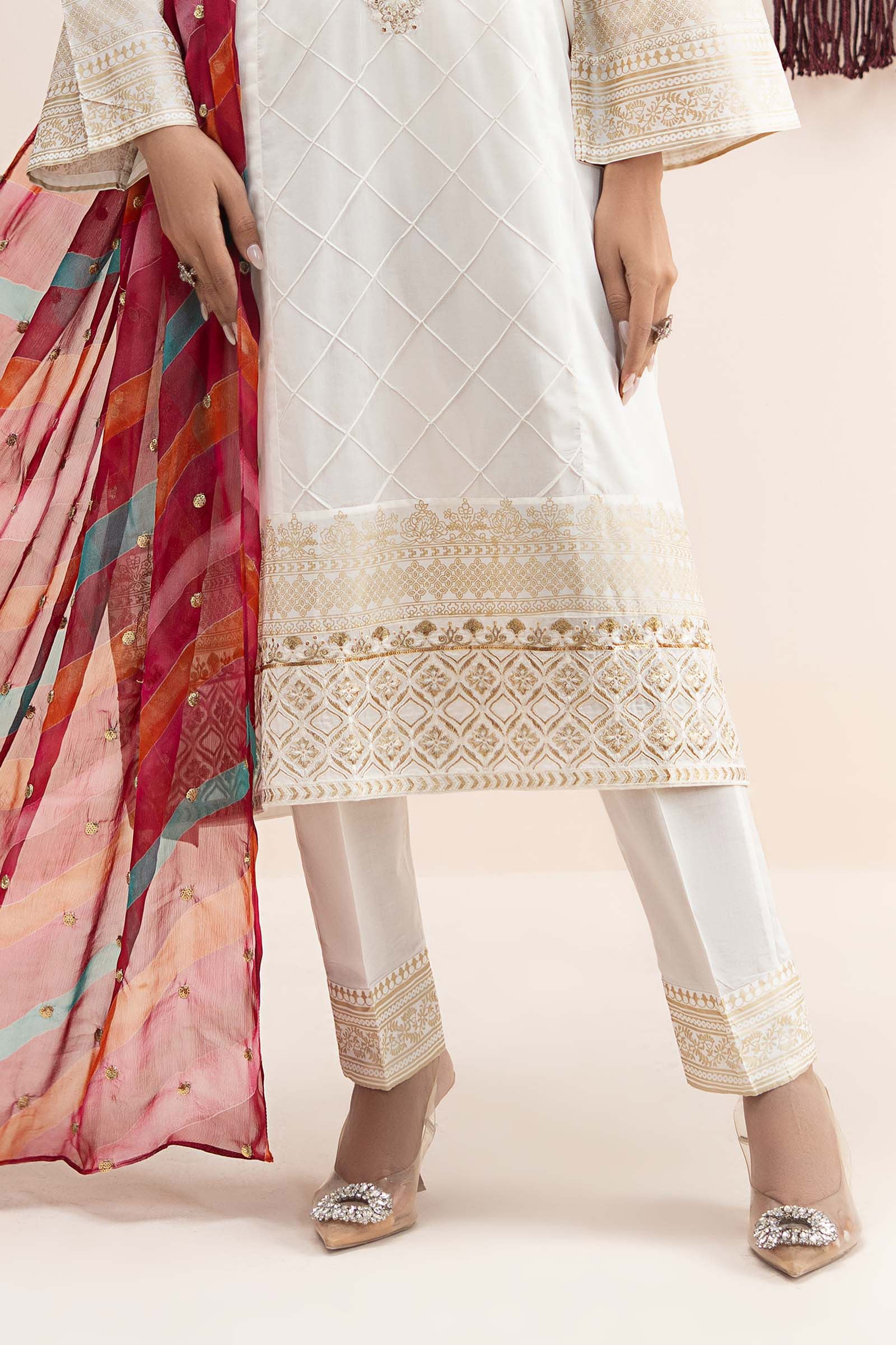 3 Piece Embroidered Lawn Suit - Image 7