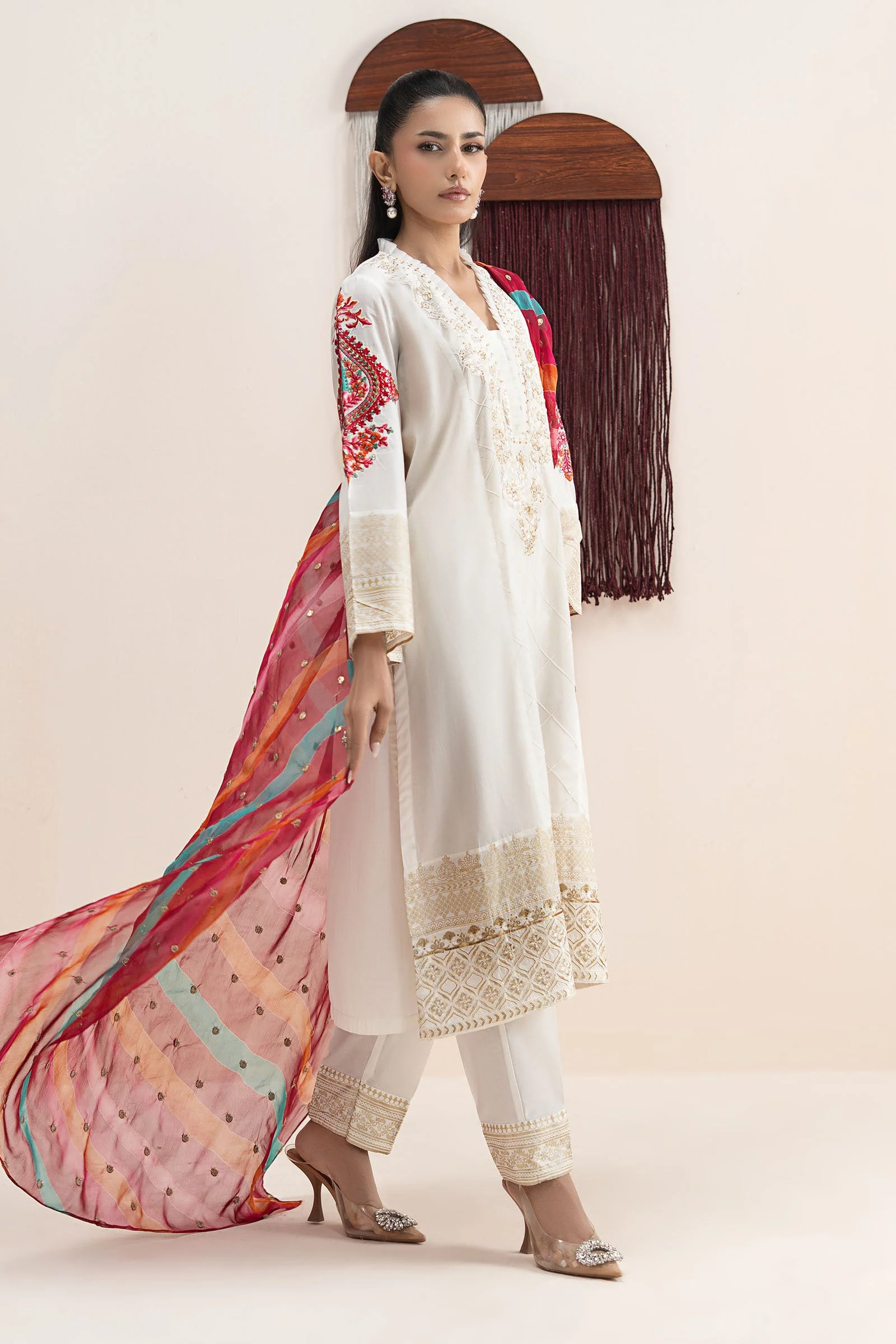 3 Piece Embroidered Lawn Suit - Image 8