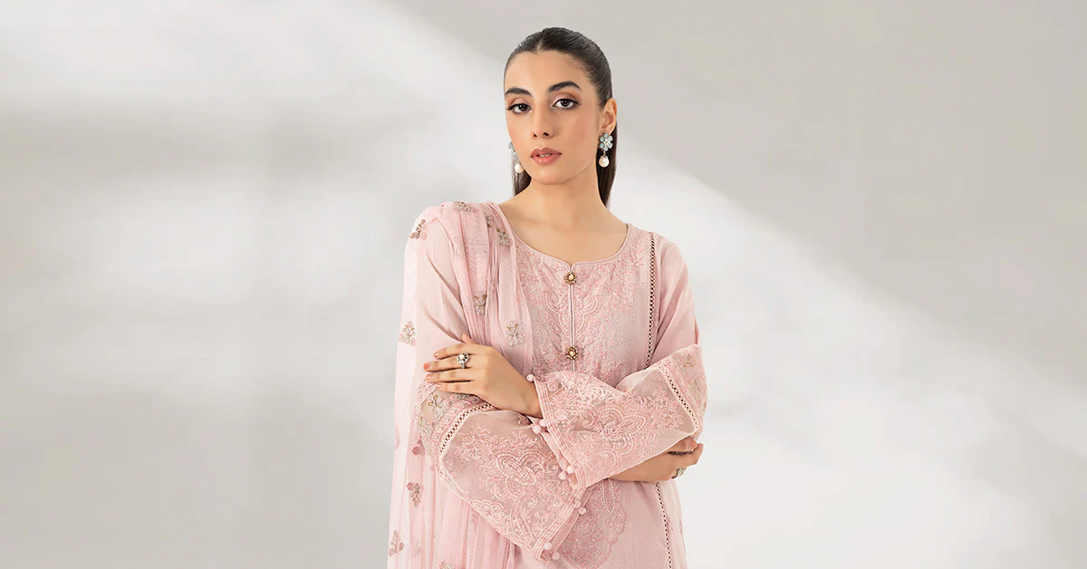3 Piece Embroidered Lawn Suit - Image 7