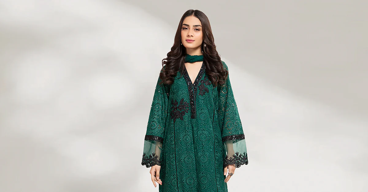 3 Piece Embroidered Lawn Suit - Image 6