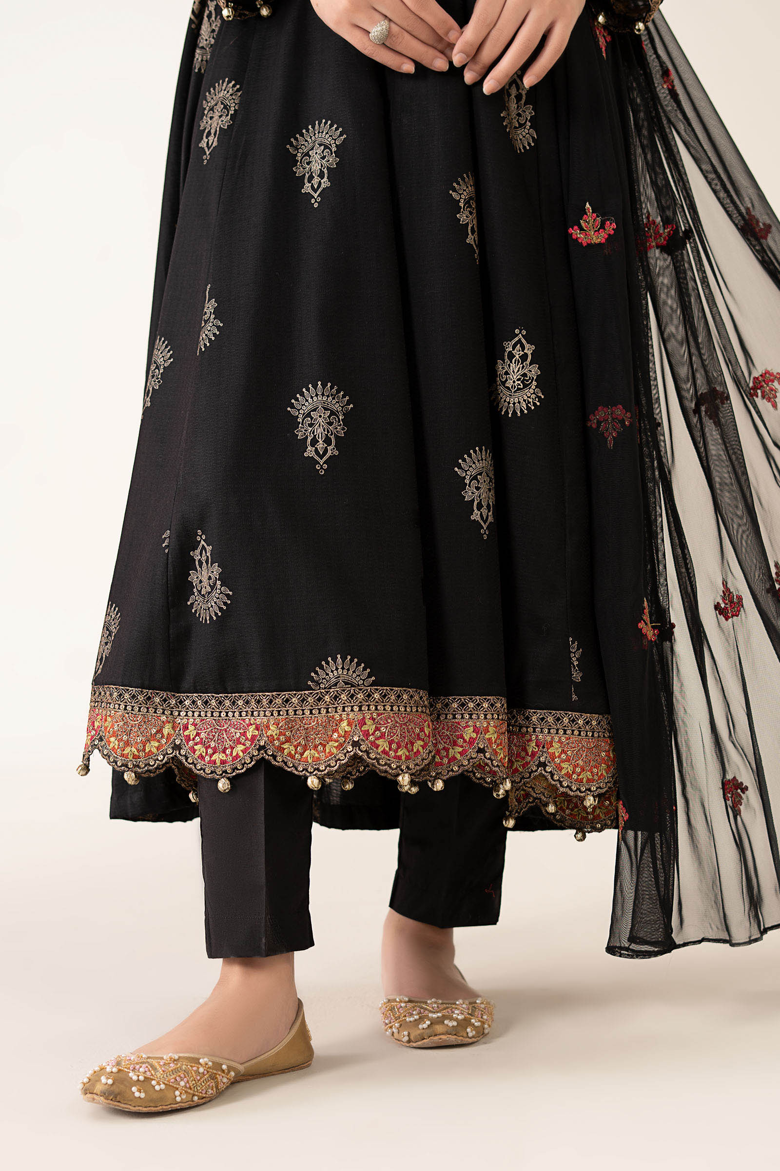 3 Piece Embroidered Lawn Suit - Image 5