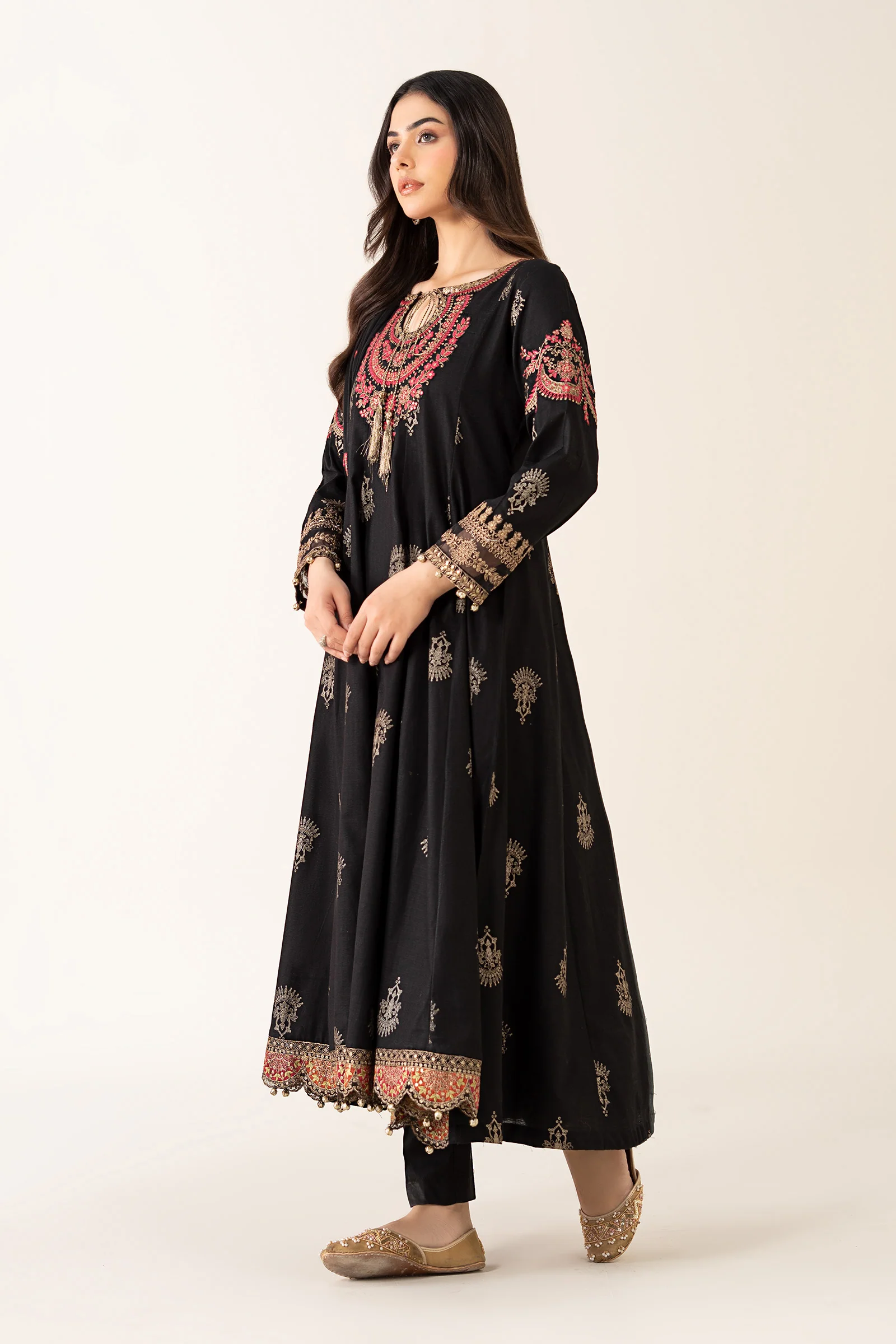 3 Piece Embroidered Lawn Suit - Image 6