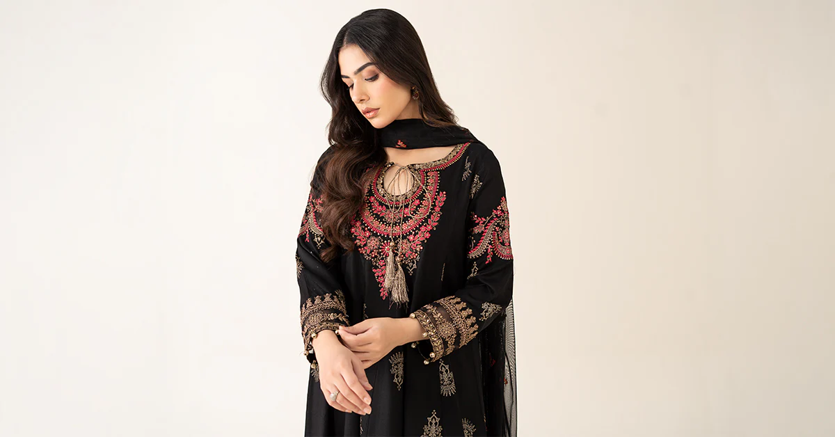 3 Piece Embroidered Lawn Suit - Image 8