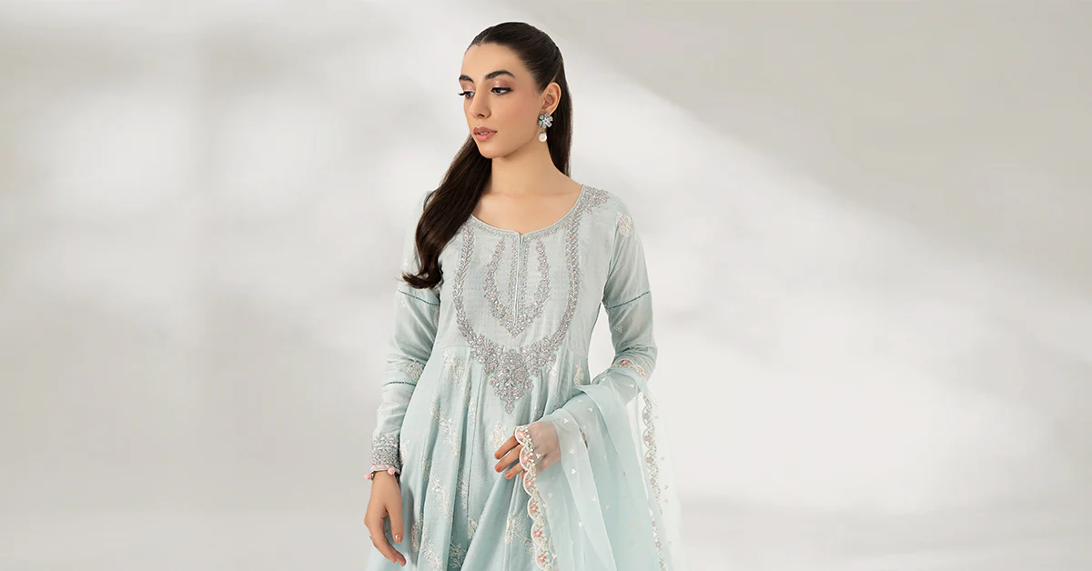 3 Piece Embroidered Lawn Suit - Image 7