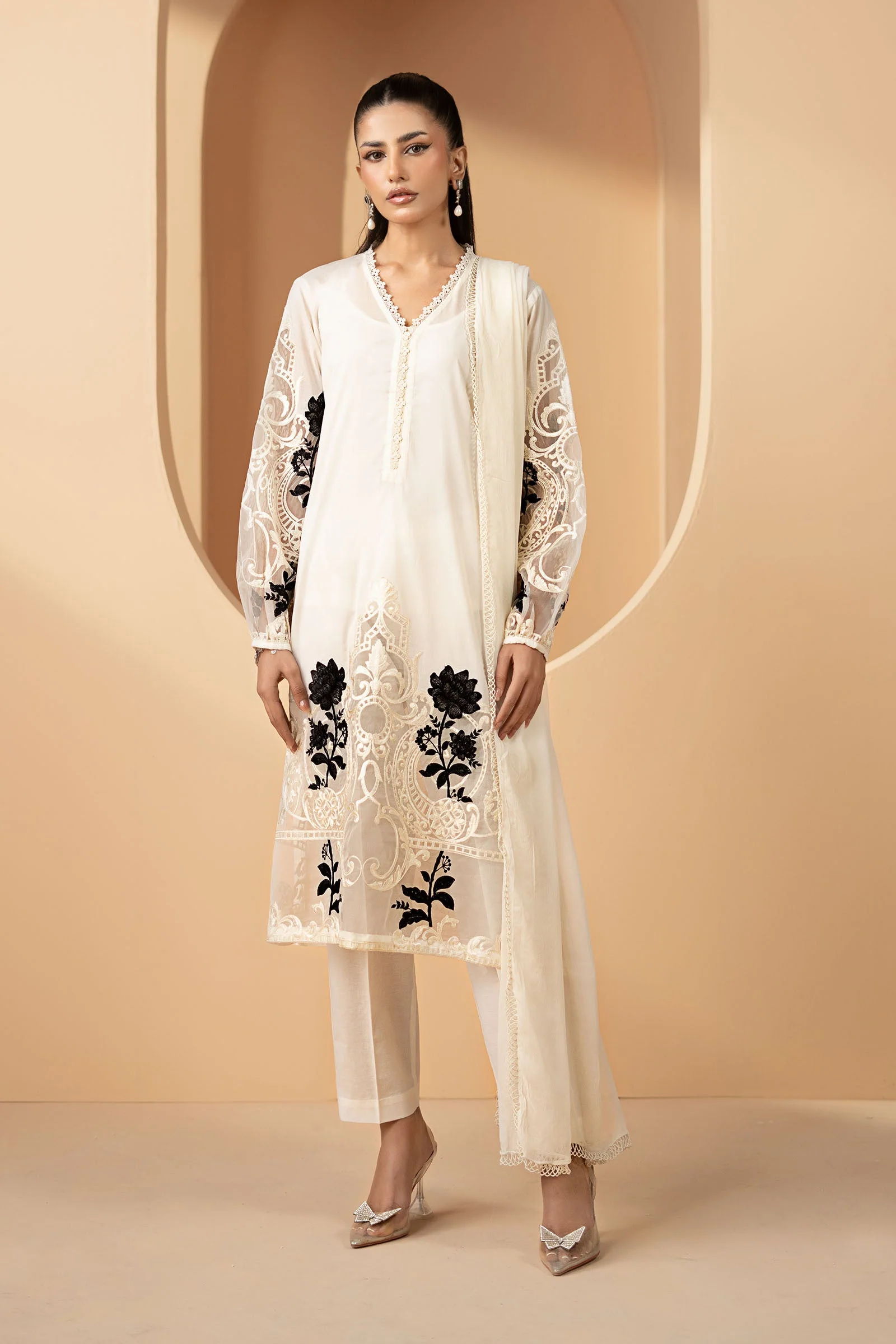 3 Piece Embroidered Lawn Suit - Image 2