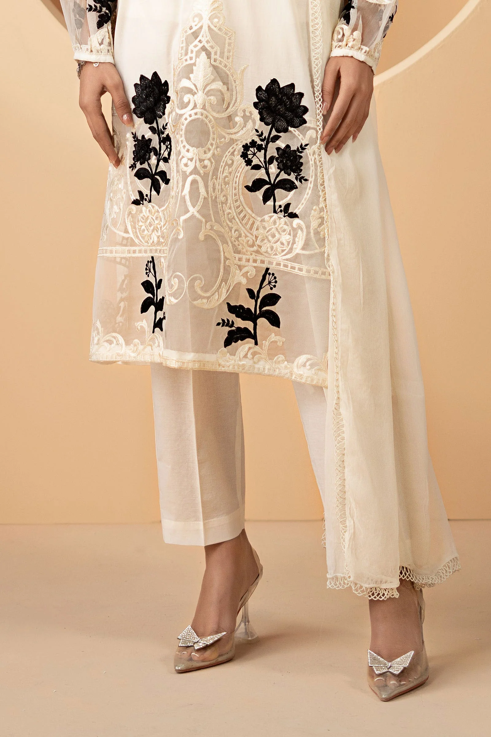 3 Piece Embroidered Lawn Suit - Image 5