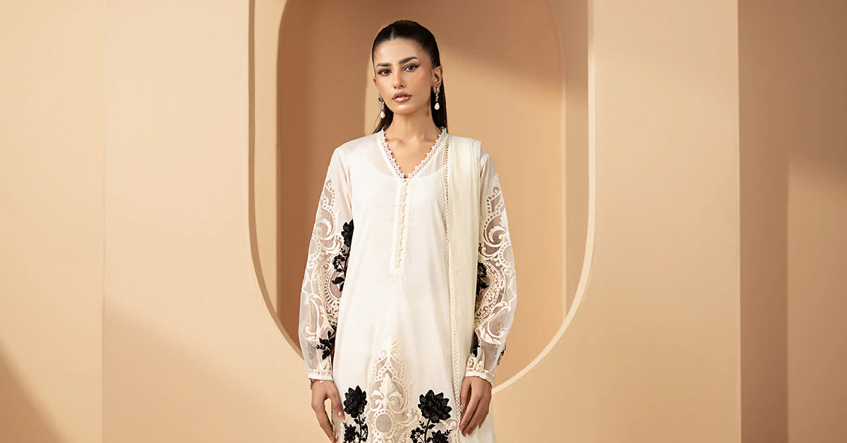 3 Piece Embroidered Lawn Suit - Image 8