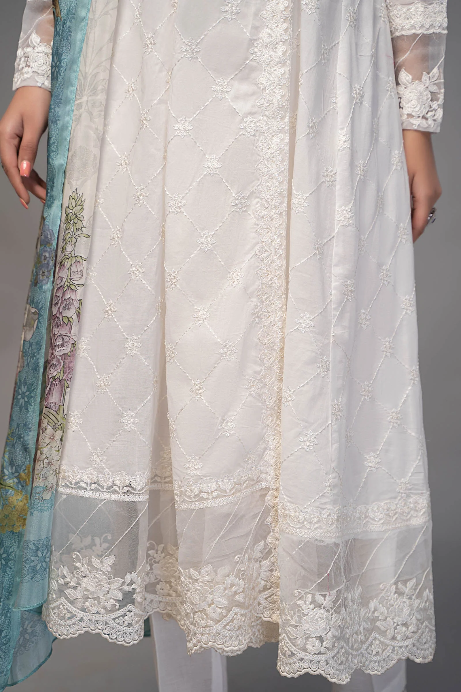 3 Piece Embroidered Suit - Image 4