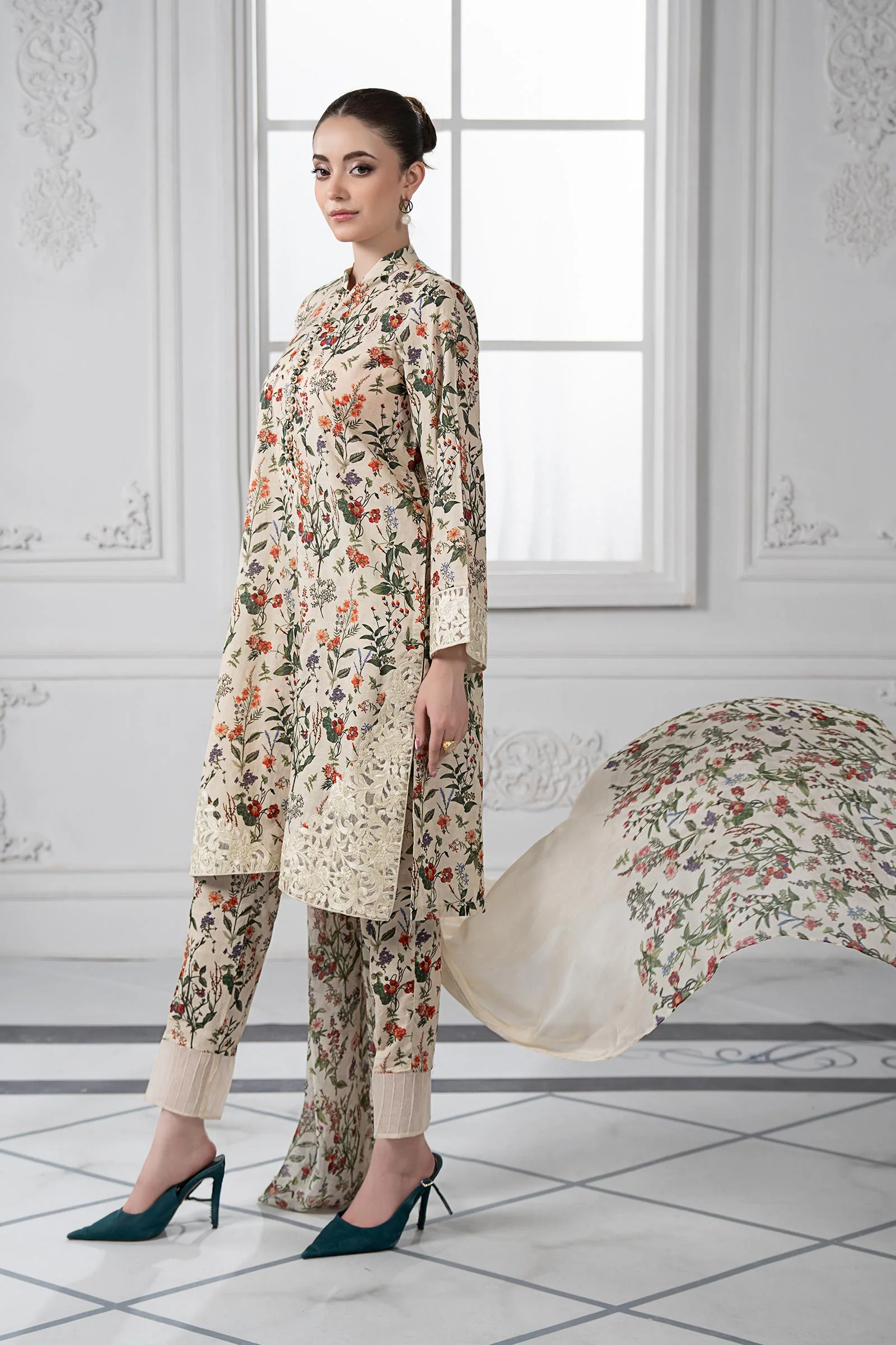 3 Piece Embroidered Suit - Image 7
