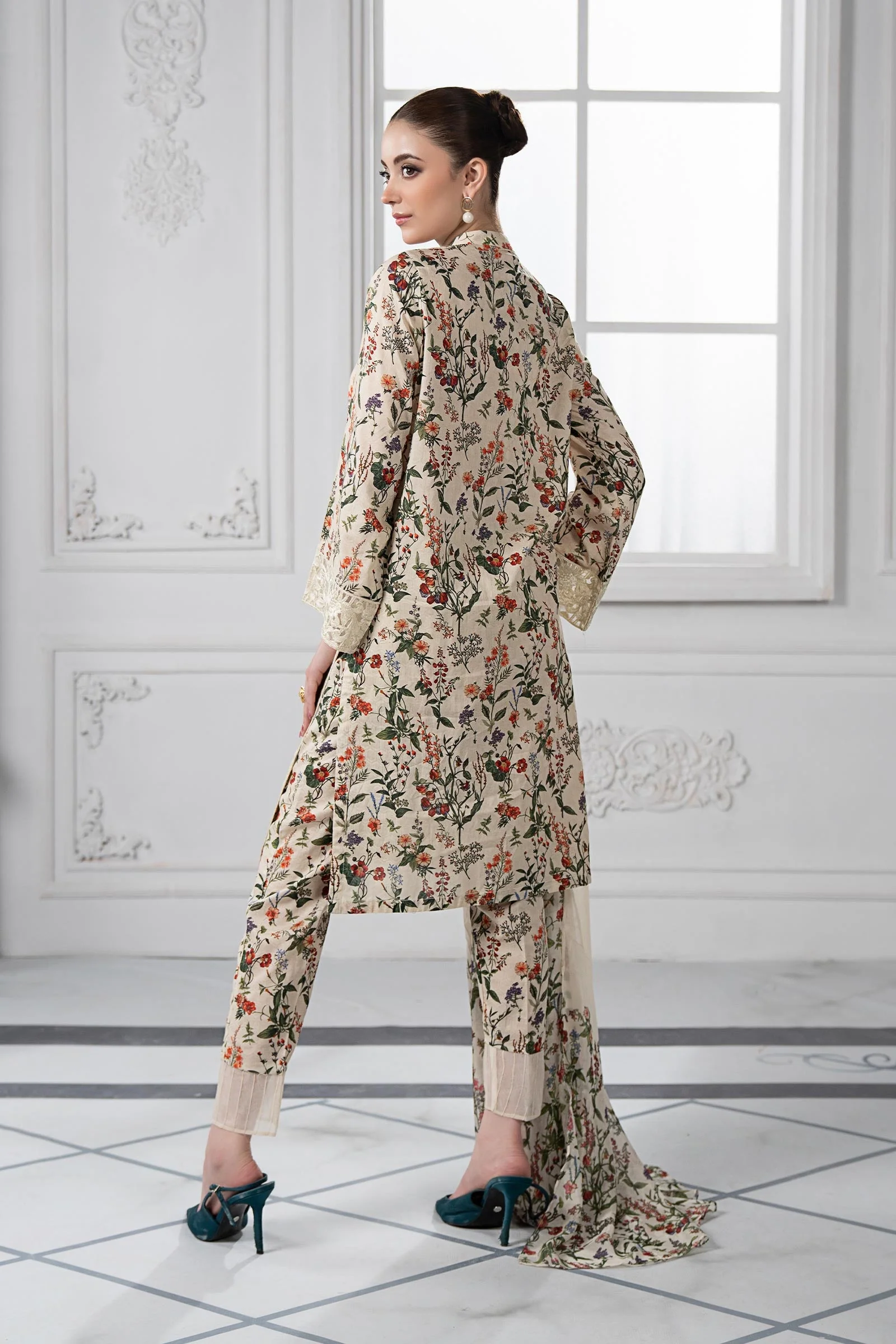 3 Piece Embroidered Suit - Image 8