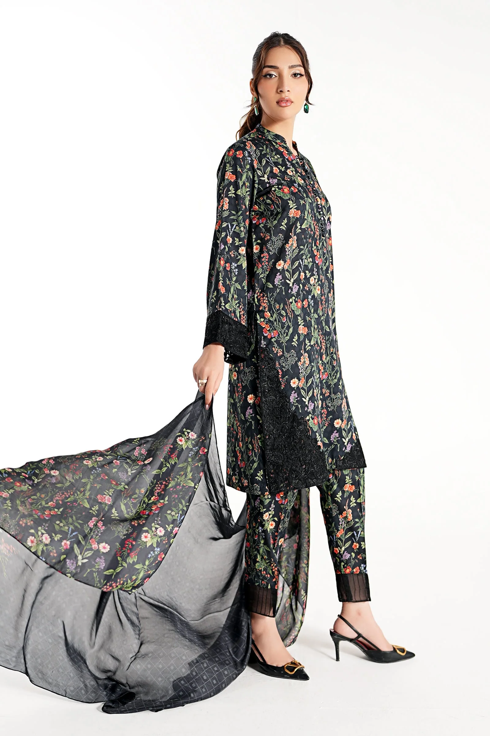 3 Piece Embroidered Suit - Image 6