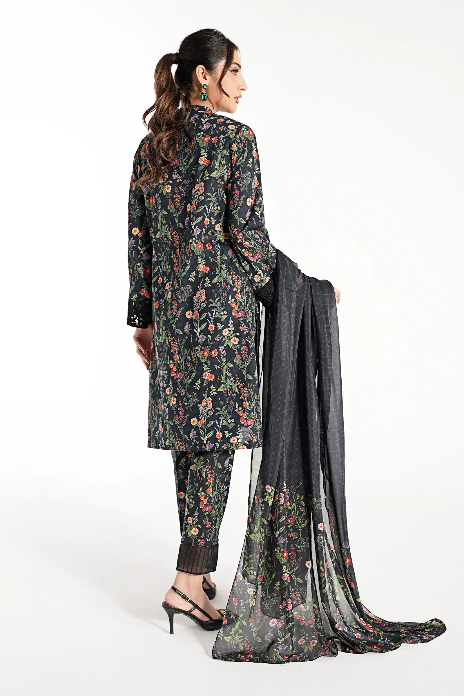 3 Piece Embroidered Suit - Image 7