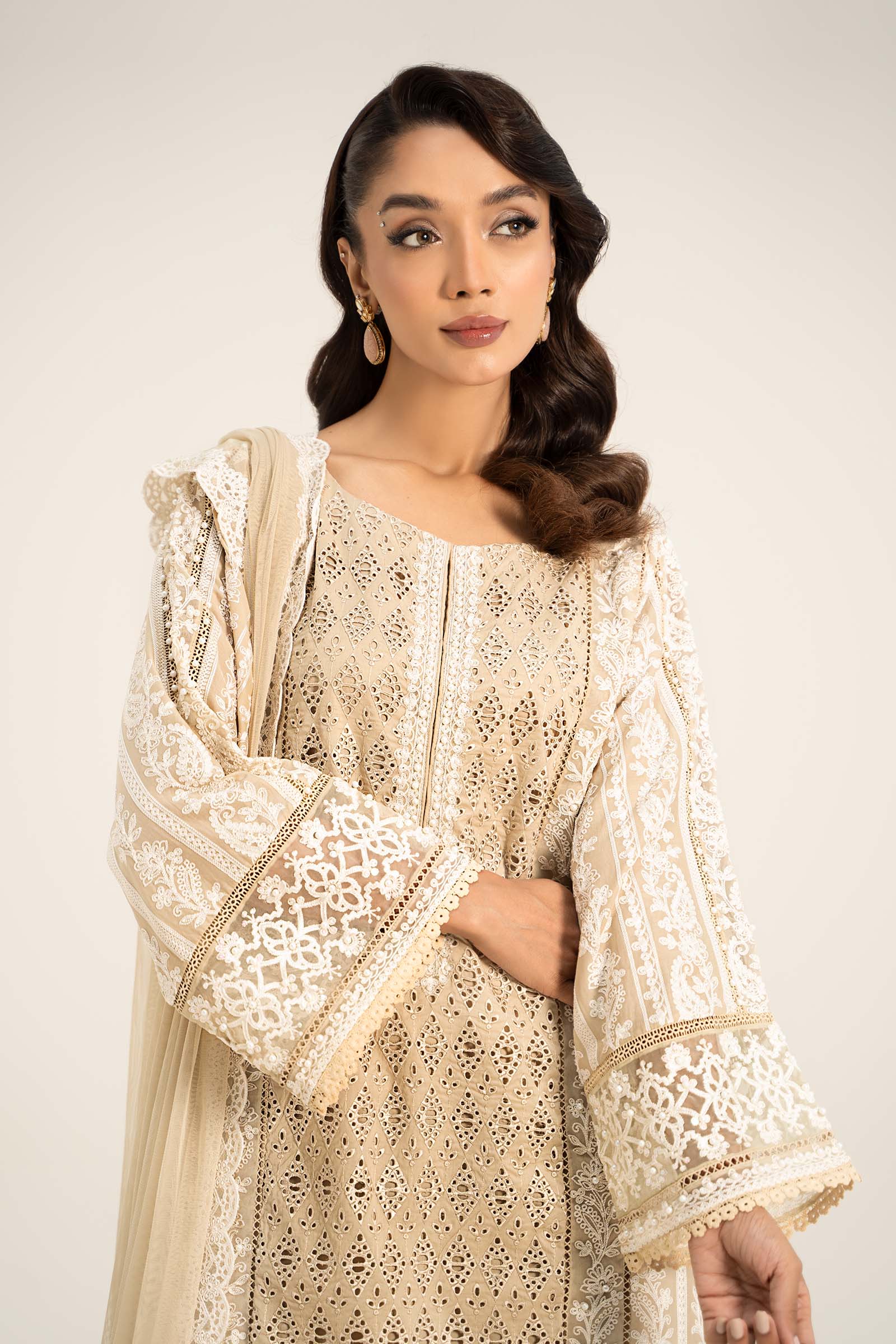 3 Piece Embroidered Lawn Suit - Image 2