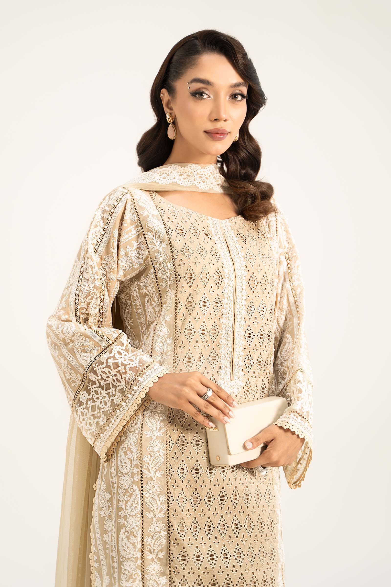 3 Piece Embroidered Lawn Suit - Image 3