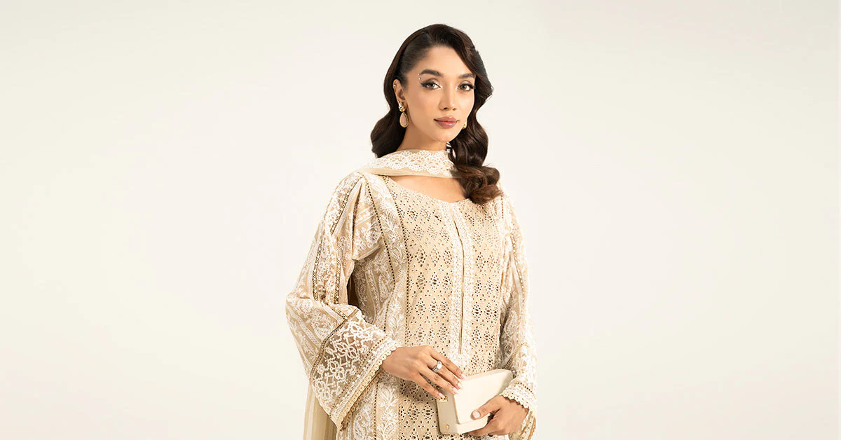 3 Piece Embroidered Lawn Suit - Image 7