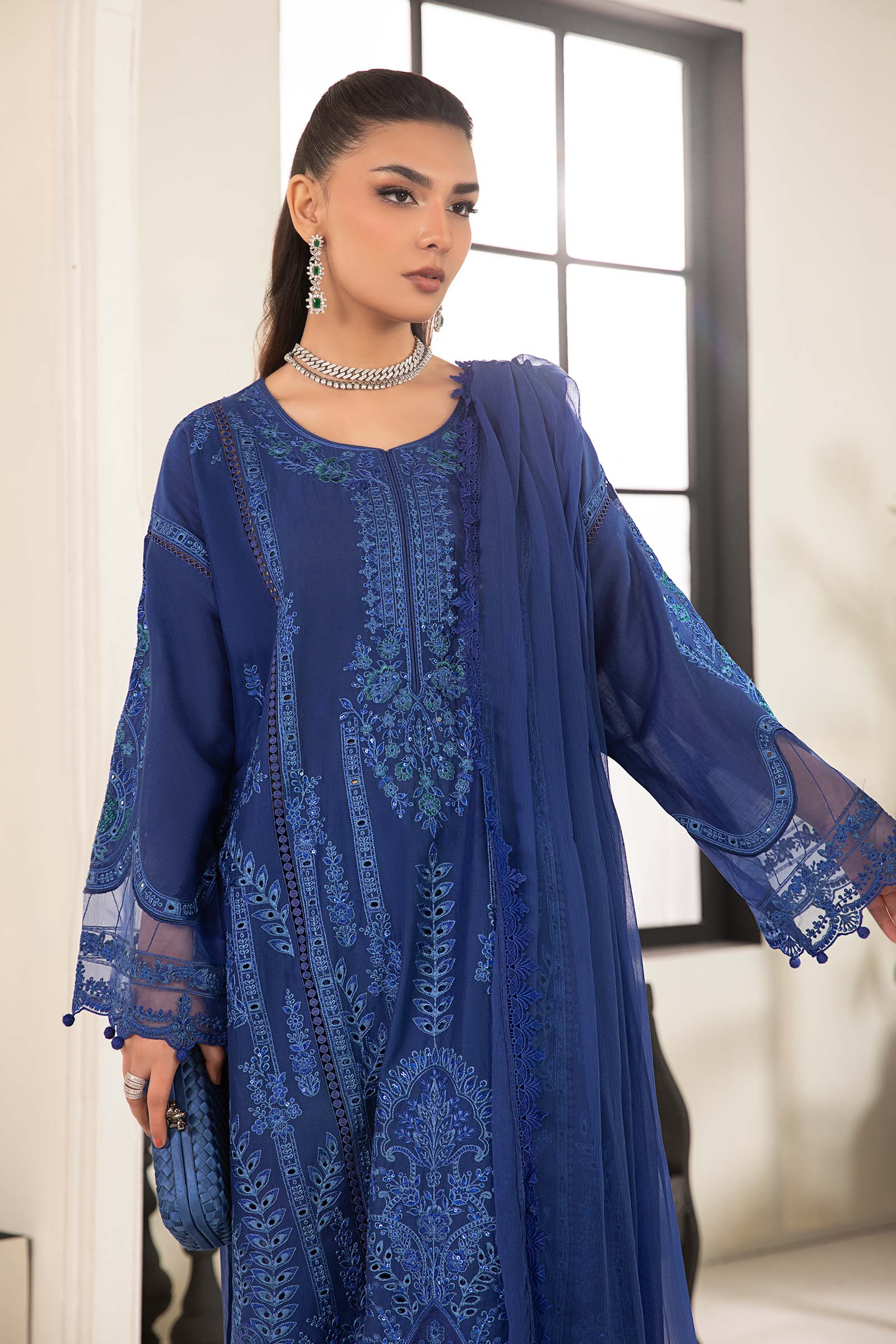 3 Piece Embroidered Lawn Suit - Image 2